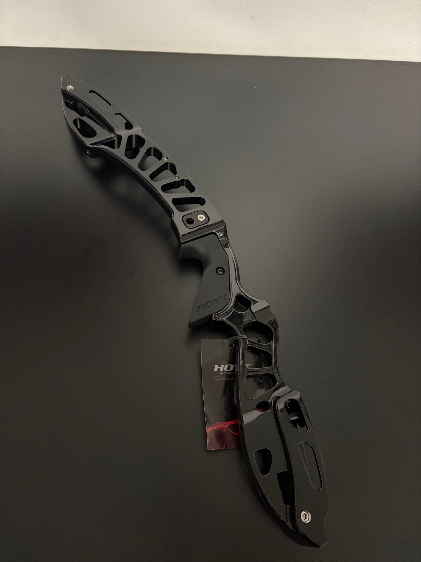 Hoyt Riser Formula SR RH Liquid Black 25'' - NEW