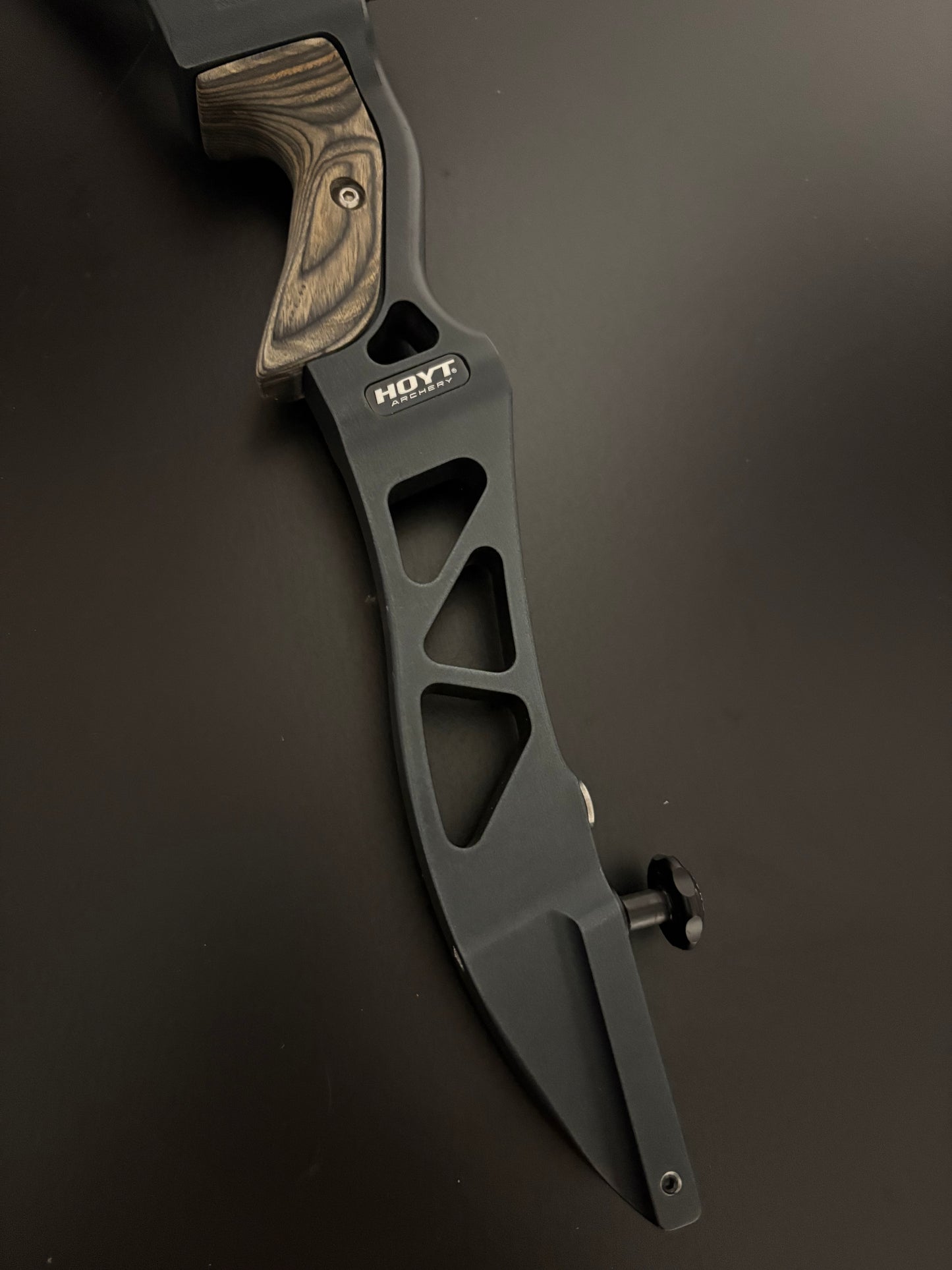 Hoyt Riser Xakt ILF RH Black/Grey 25''- Used