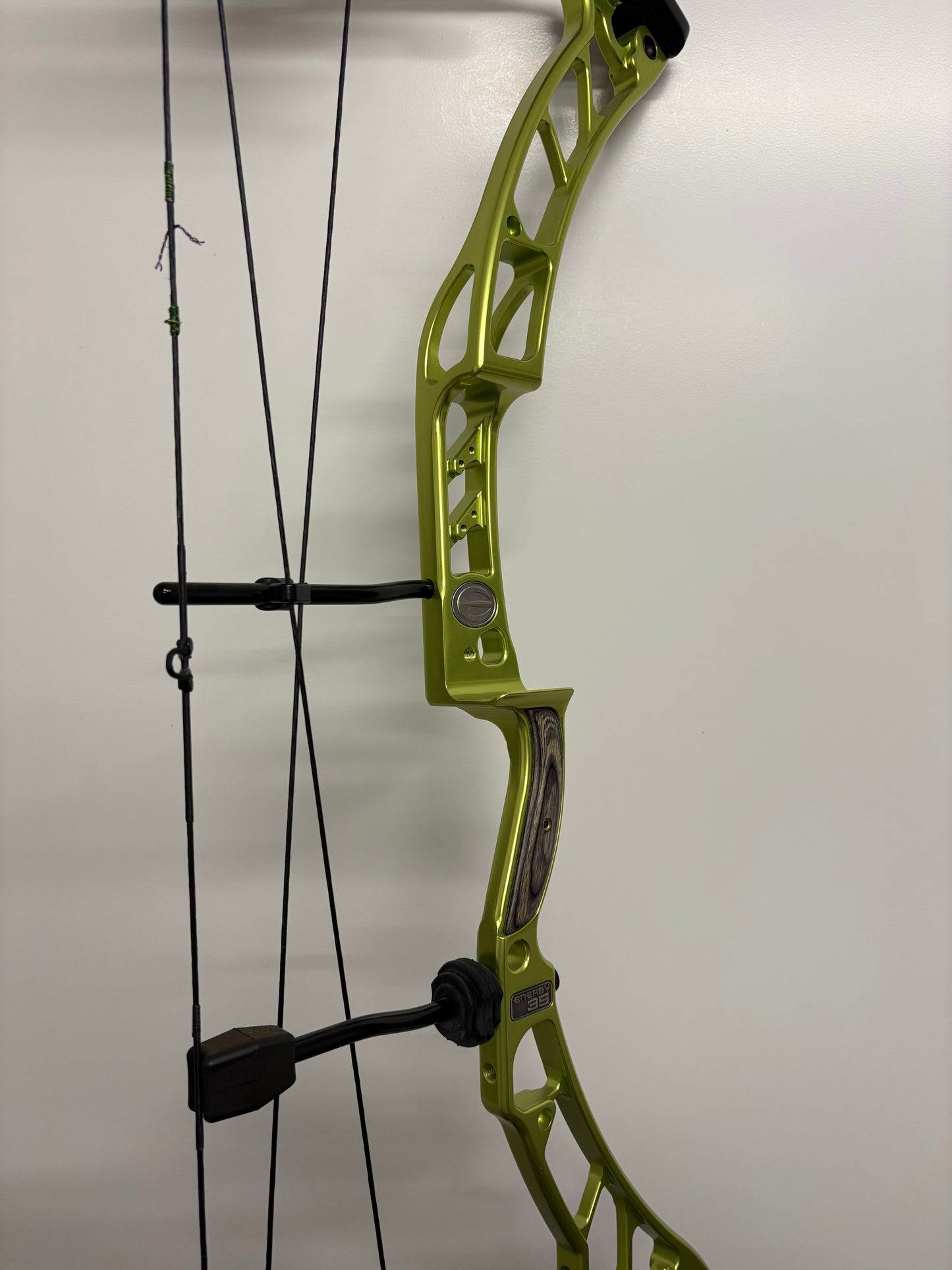 Elite Energy 35 Compound Bow LH Green 50-60 lbs 30 inch DL - Used