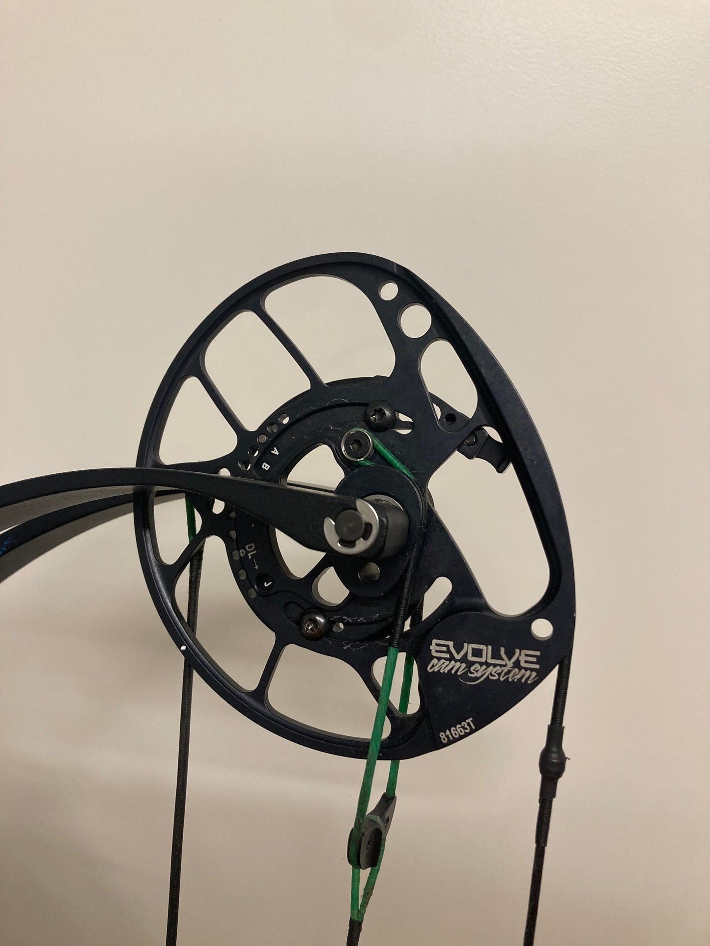 PSE Perform X Compound Bow RH Silver 50-60 lbs - Used