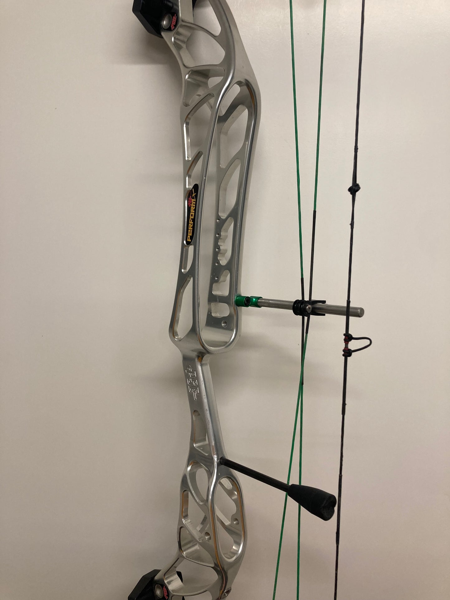 PSE Perform X Compound Bow RH Silver 50-60 lbs - Used