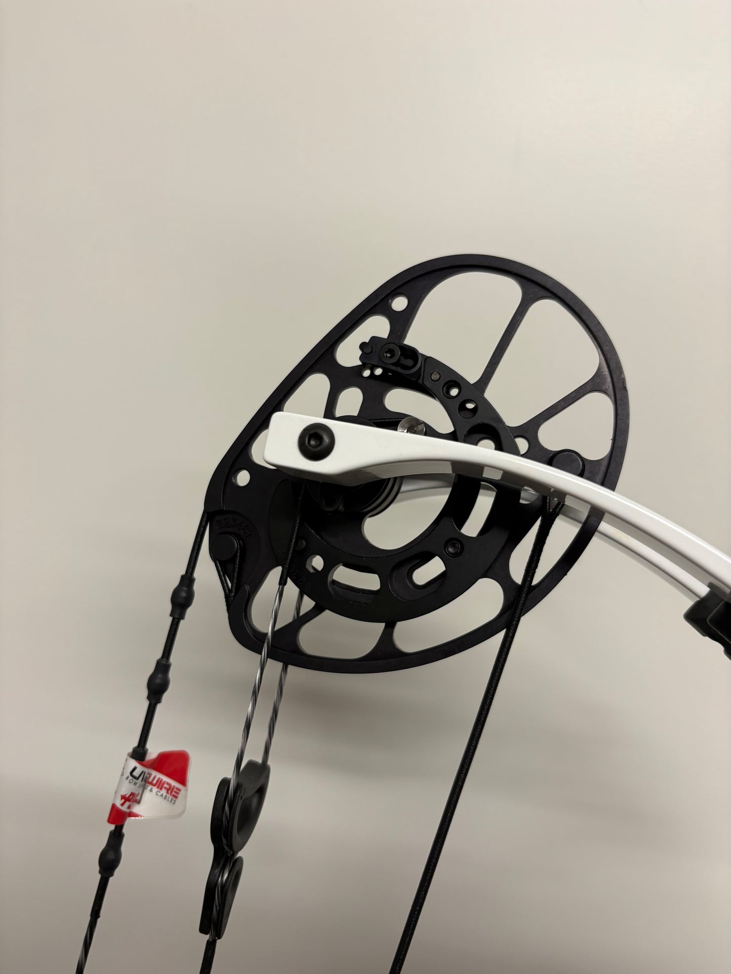 PSE Shootdown Pro S2 Compound Bow RH White 50-60 lbs - NEW
