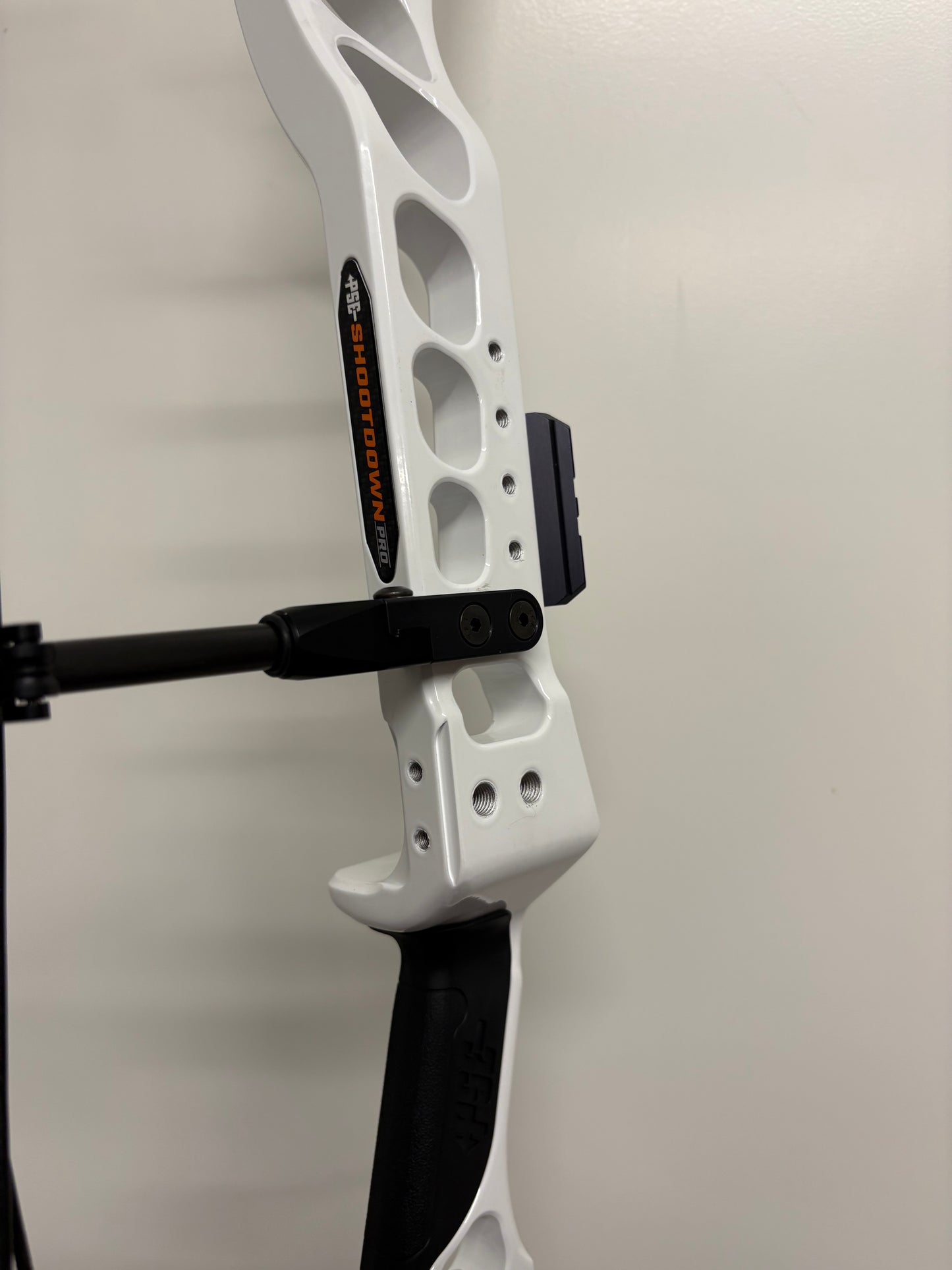 PSE Shootdown Pro S2 Compound Bow RH White 50-60 lbs - NEW
