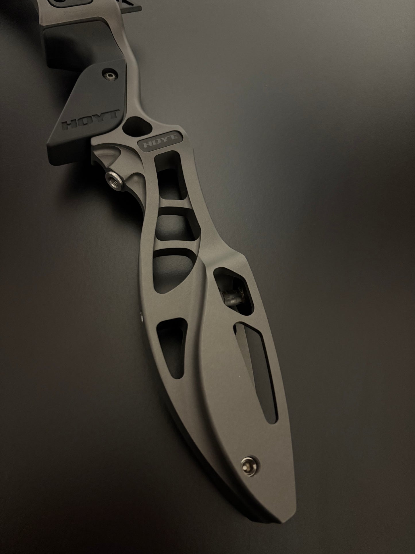 Hoyt Riser Formula XD RH Slate 25'' - Used