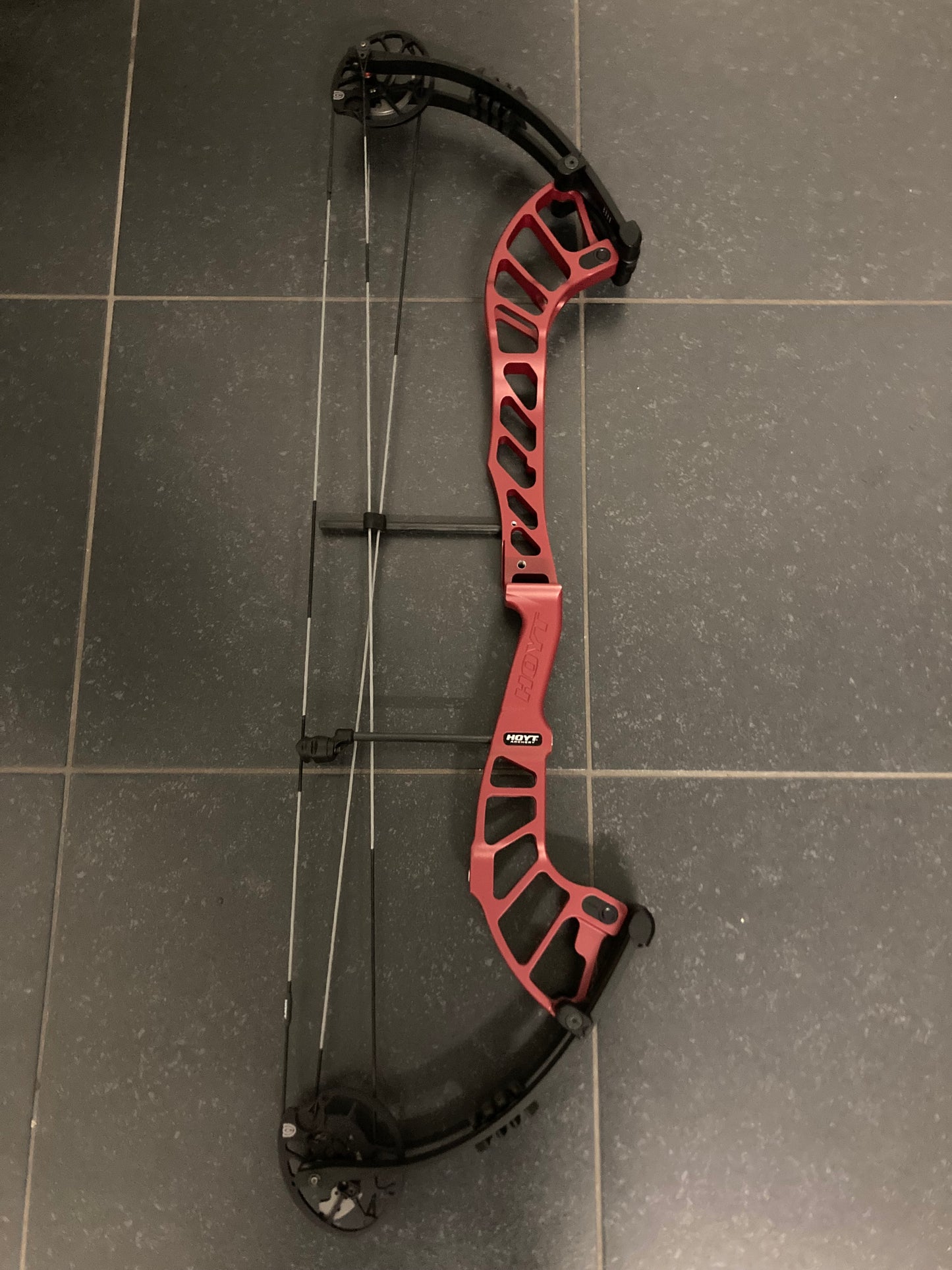 Hoyt Altus 38 Compound Bow LH Red DCX #3 Red 50-60 lbs - NEW