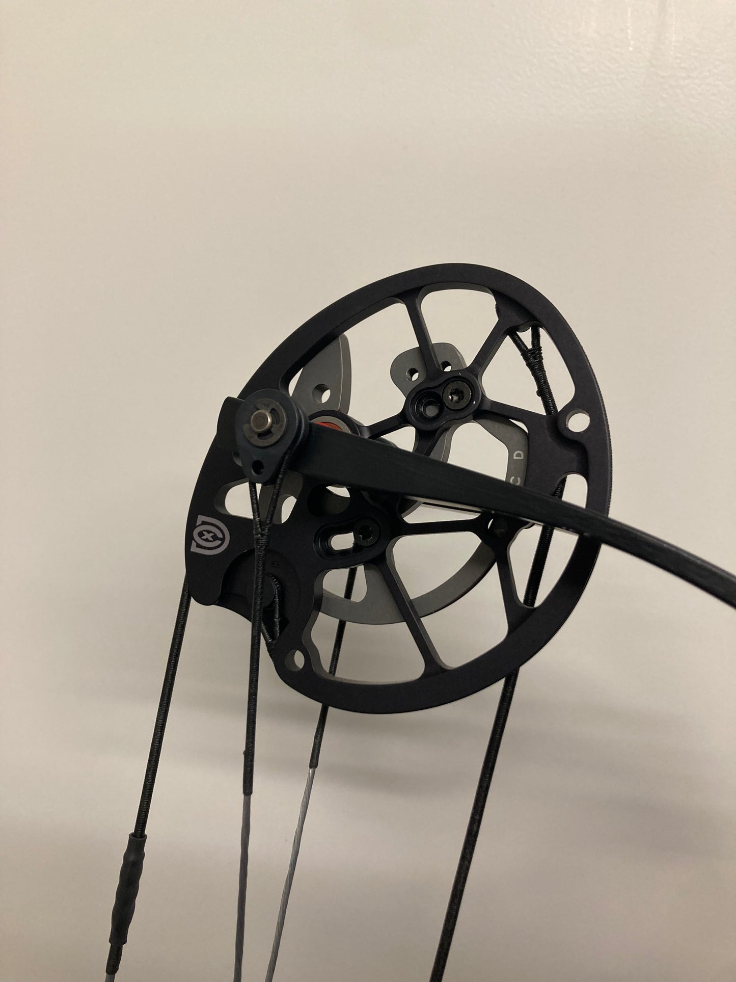 Hoyt Altus 38 Compound Bow LH Red DCX #3 Red 50-60 lbs - NEW