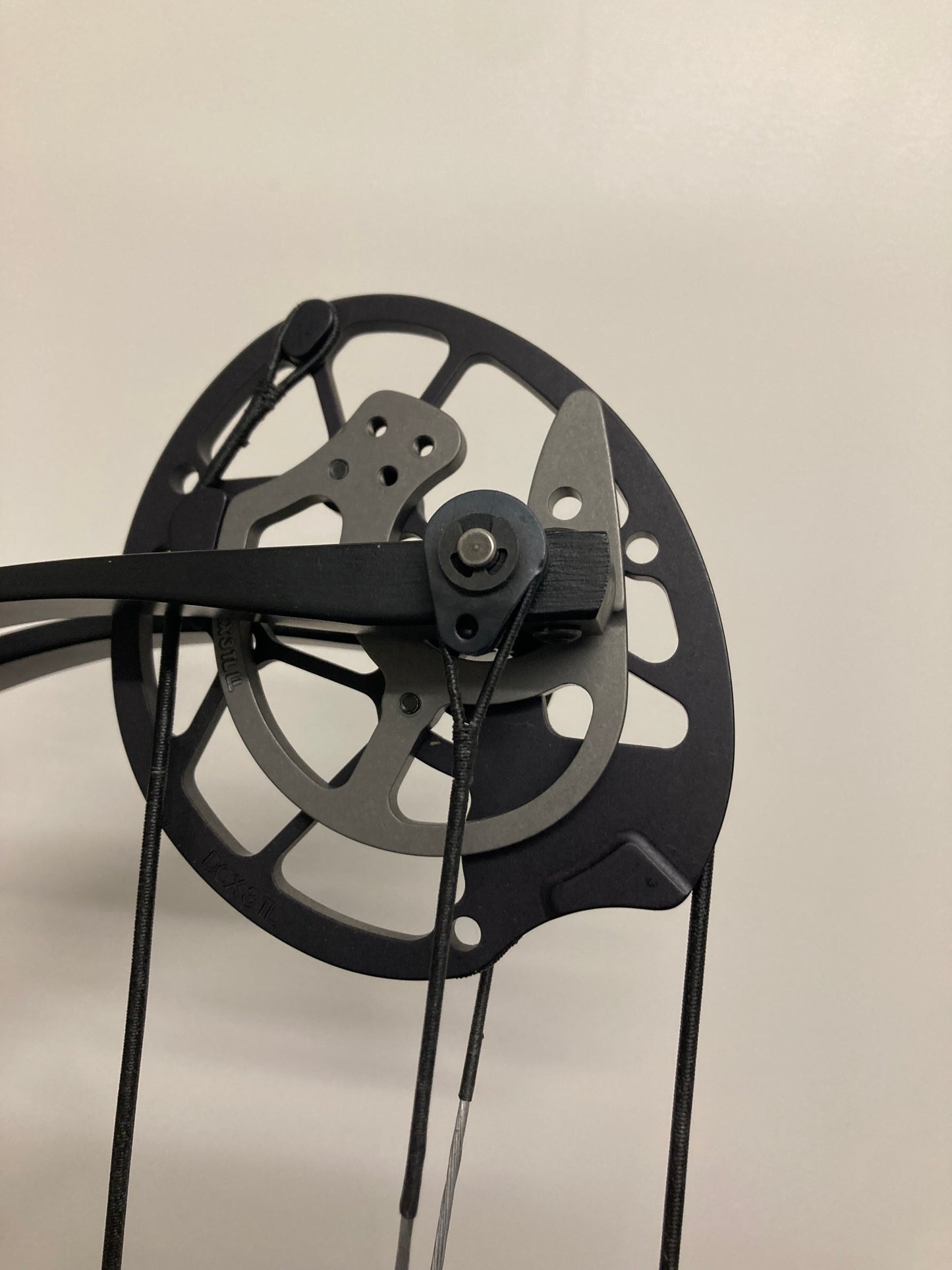 Hoyt Altus 38 Compound Bow LH Red DCX #3 Red 50-60 lbs - NEW