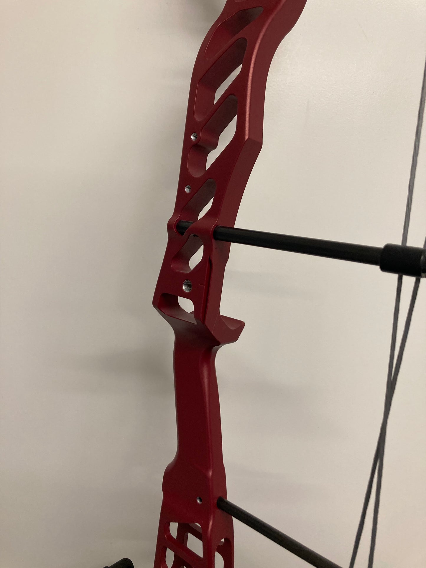 Hoyt Altus 38 Compound Bow LH Red DCX #3 Red 50-60 lbs - NEW