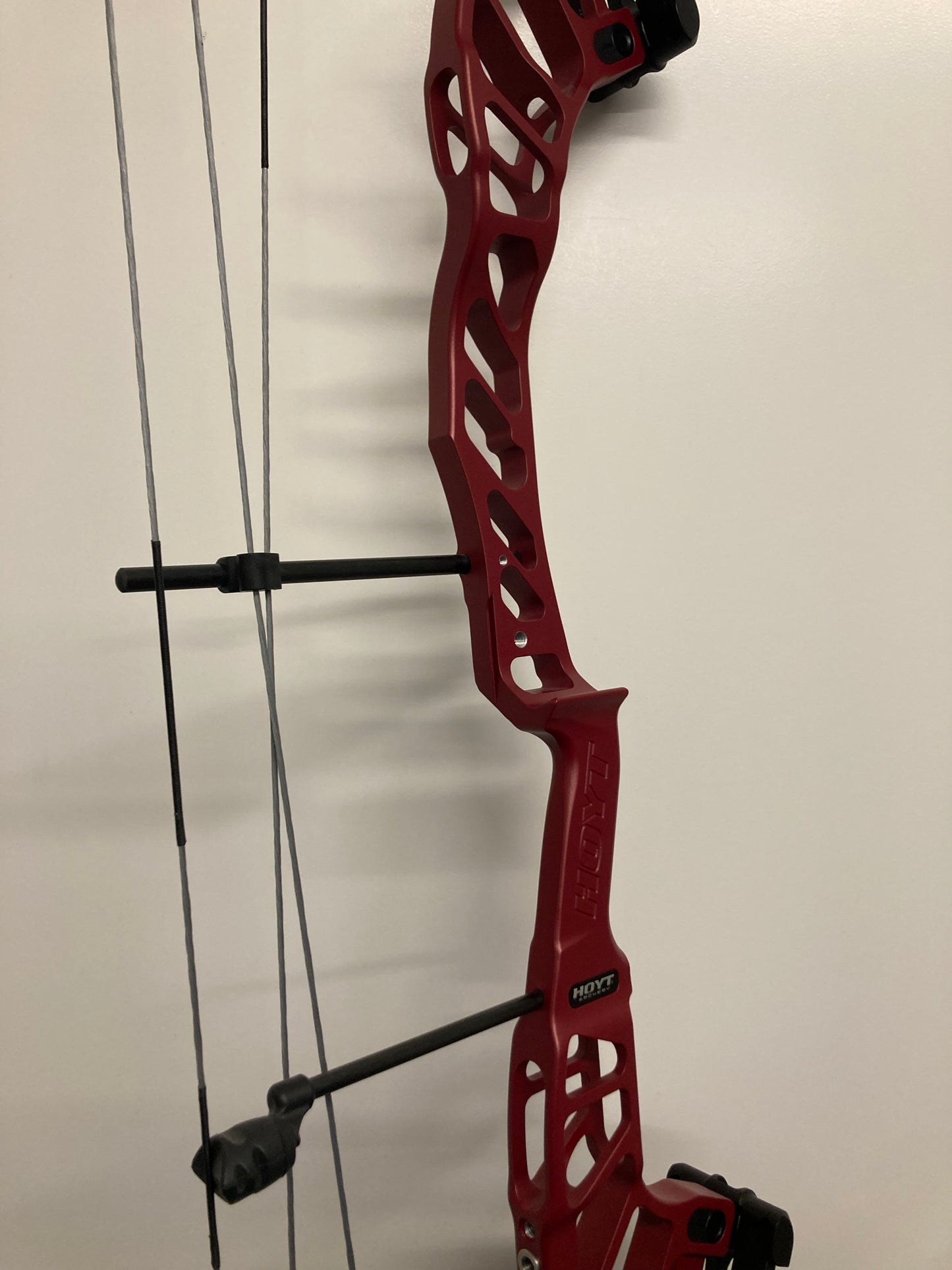 Hoyt Altus 38 Compound Bow LH Lava Red DCX #3 50-60 lbs - NEW