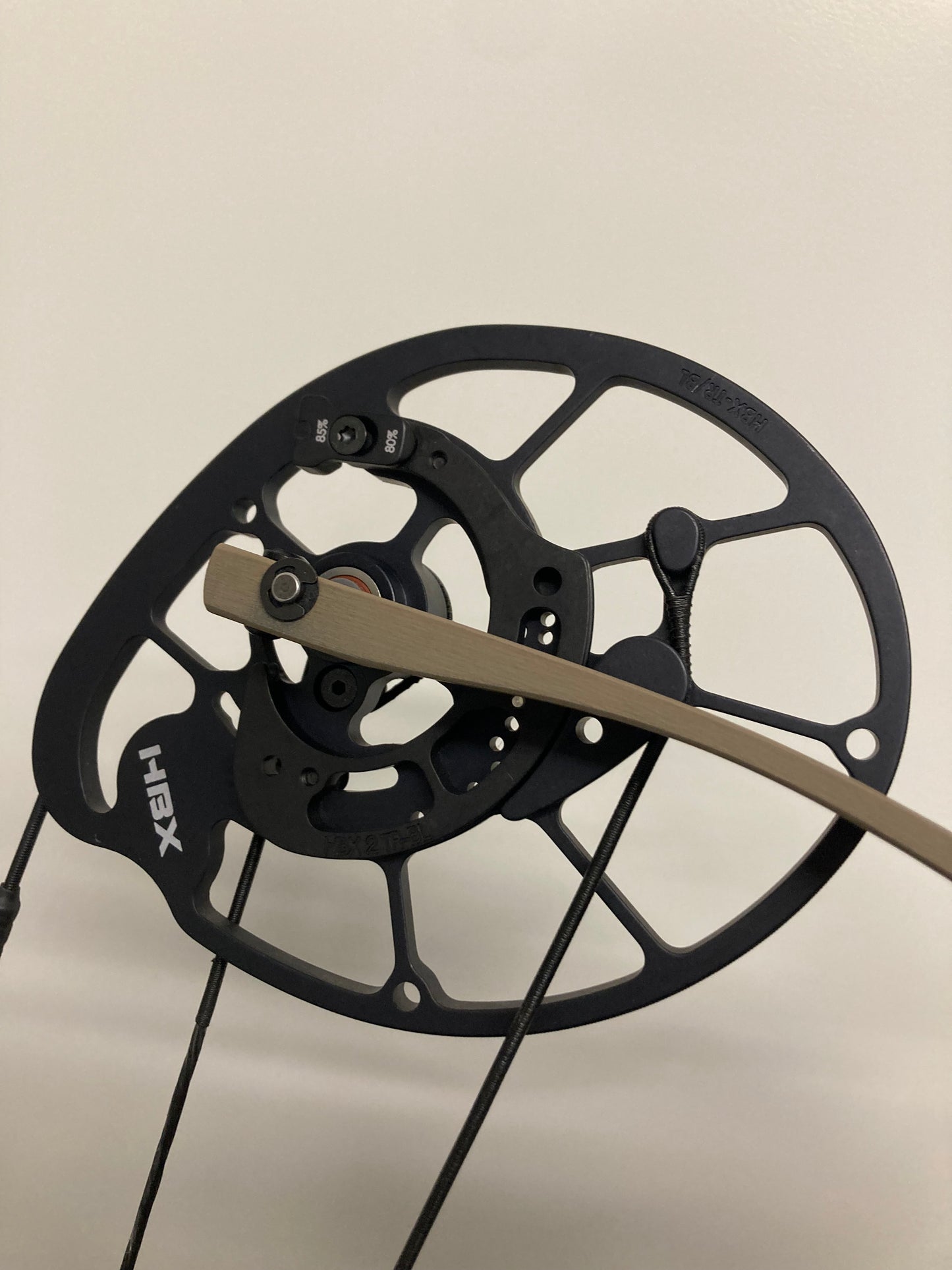 Hoyt RX5 Compound Bow RH Buckskin HBX 50-60 lbs - Show Model (#1.1)