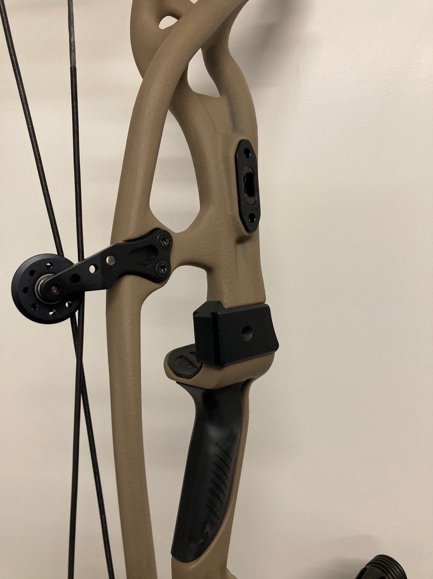 Hoyt RX5 Compound Bow RH Buckskin HBX 50-60 lbs - Show Model (#1.1)
