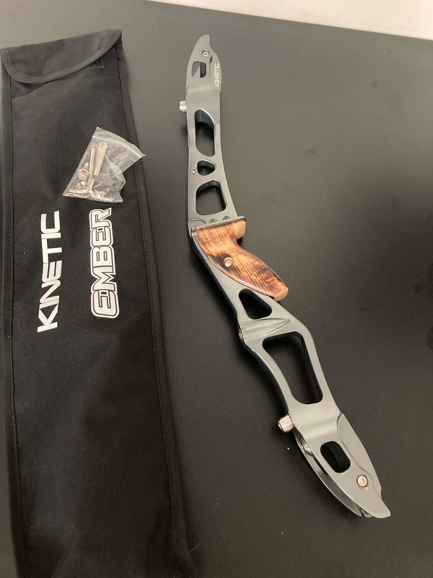 Kinetic Riser Ember ILF RH Titanium Grey 23'' - New