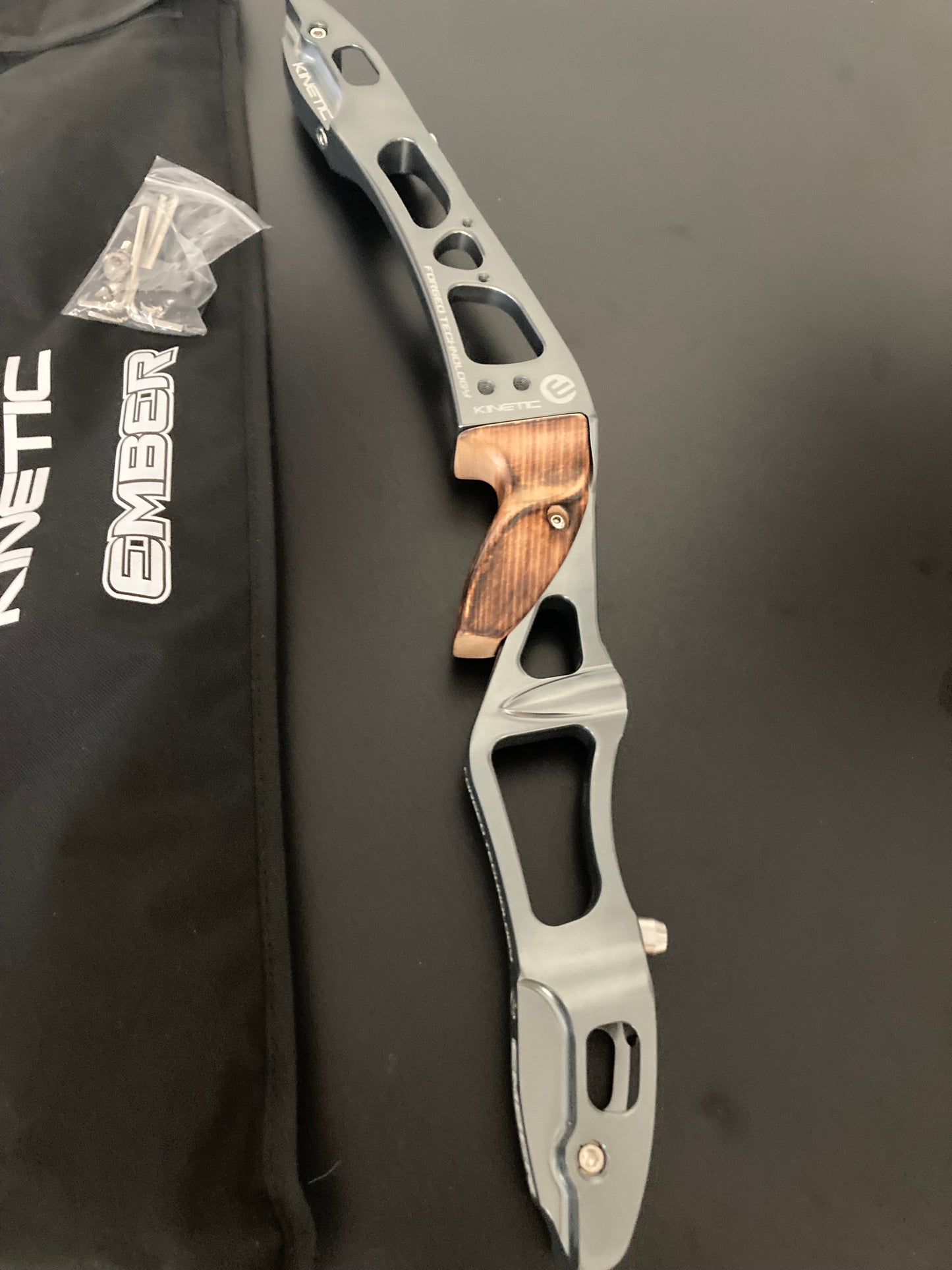 Kinetic Riser Ember ILF RH Titanium Grey 23'' - New