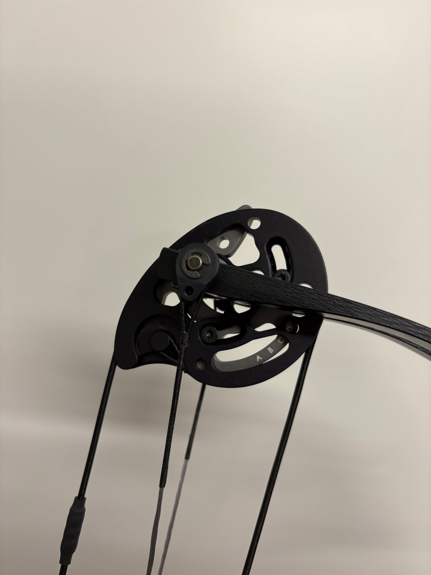 Hoyt Altus 38 Compound Bow LH Lightning White DCX #1 50-60 lbs - NEW