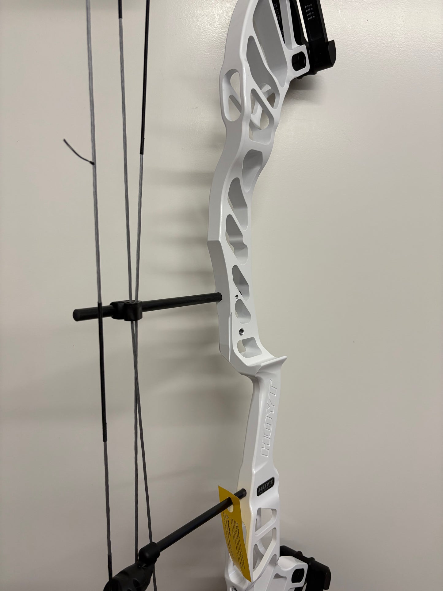 Hoyt Altus 38 Compound Bow LH Lightning White DCX #1 50-60 lbs - NEW
