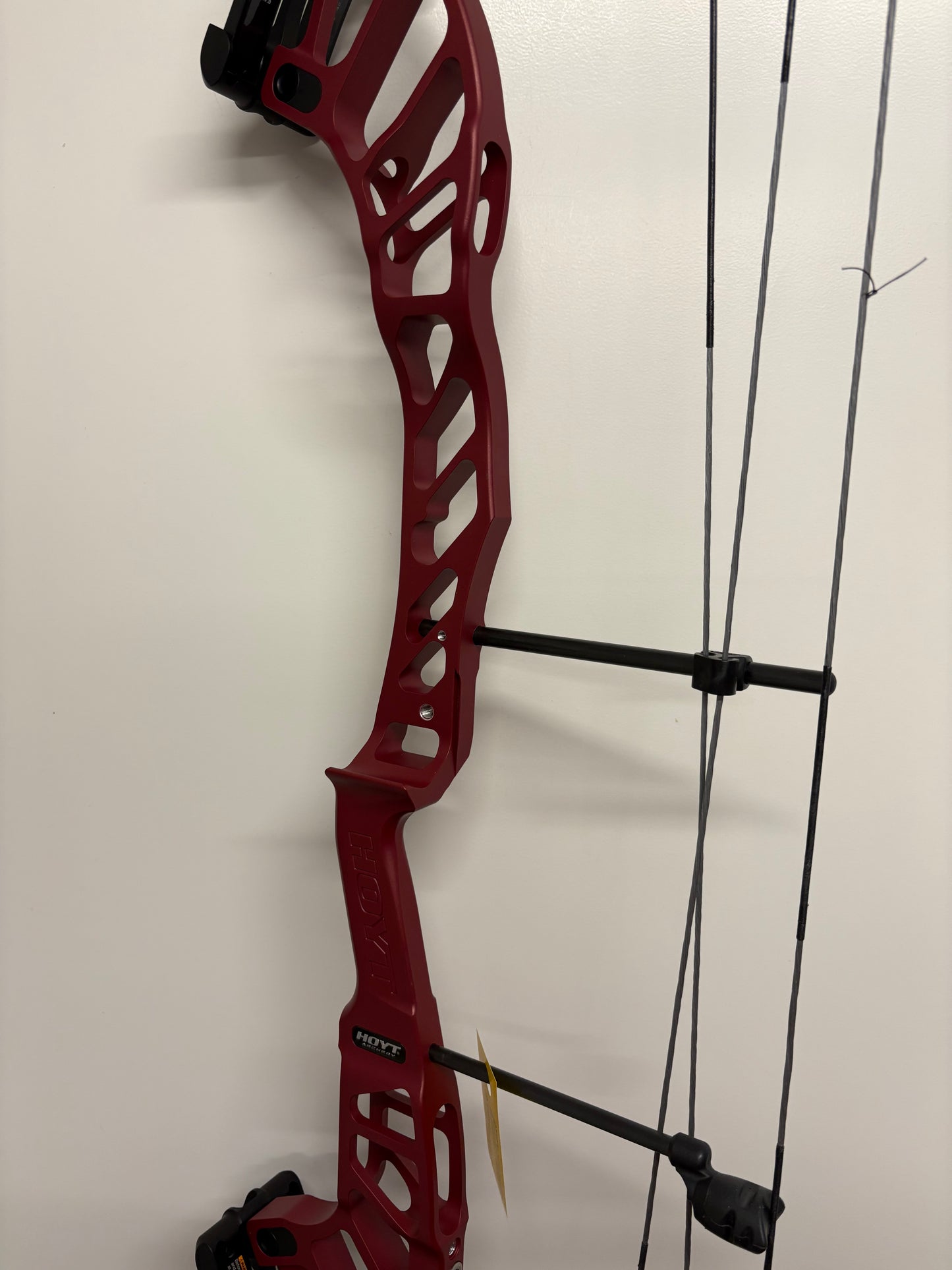 Hoyt Altus 38 Compound Bow RH Lava Red DCX #1 50-60 lbs - NEW