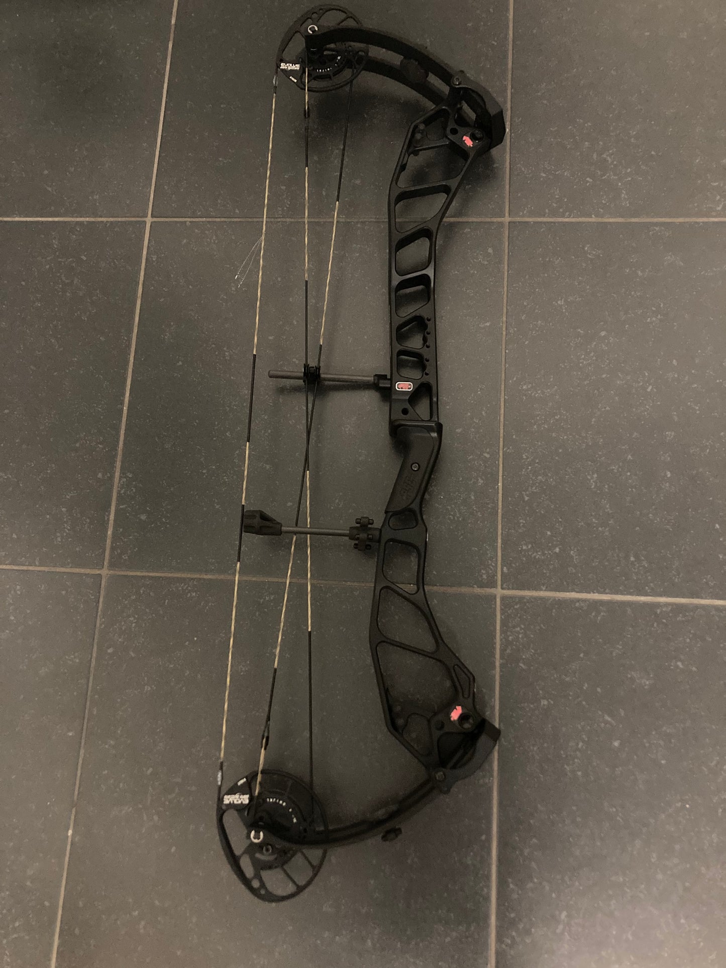 PSE EVO NXT 35 Compound Bow LH Black 50-60 lbs - NEW