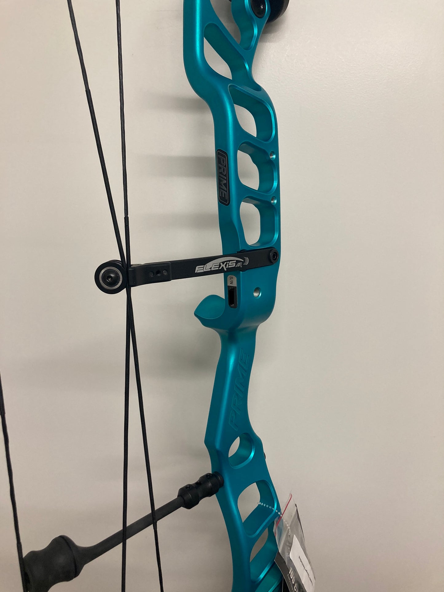 Prime Centergy X-1 39 Compound Bow RH Teal 50-60 lbs - NEW (#1.1)