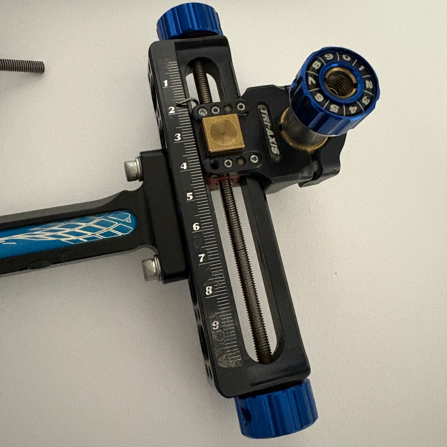 Mybo Tri Axis Compound Sight rH Blue/Black 6 inch With Scope - Used (#R133)