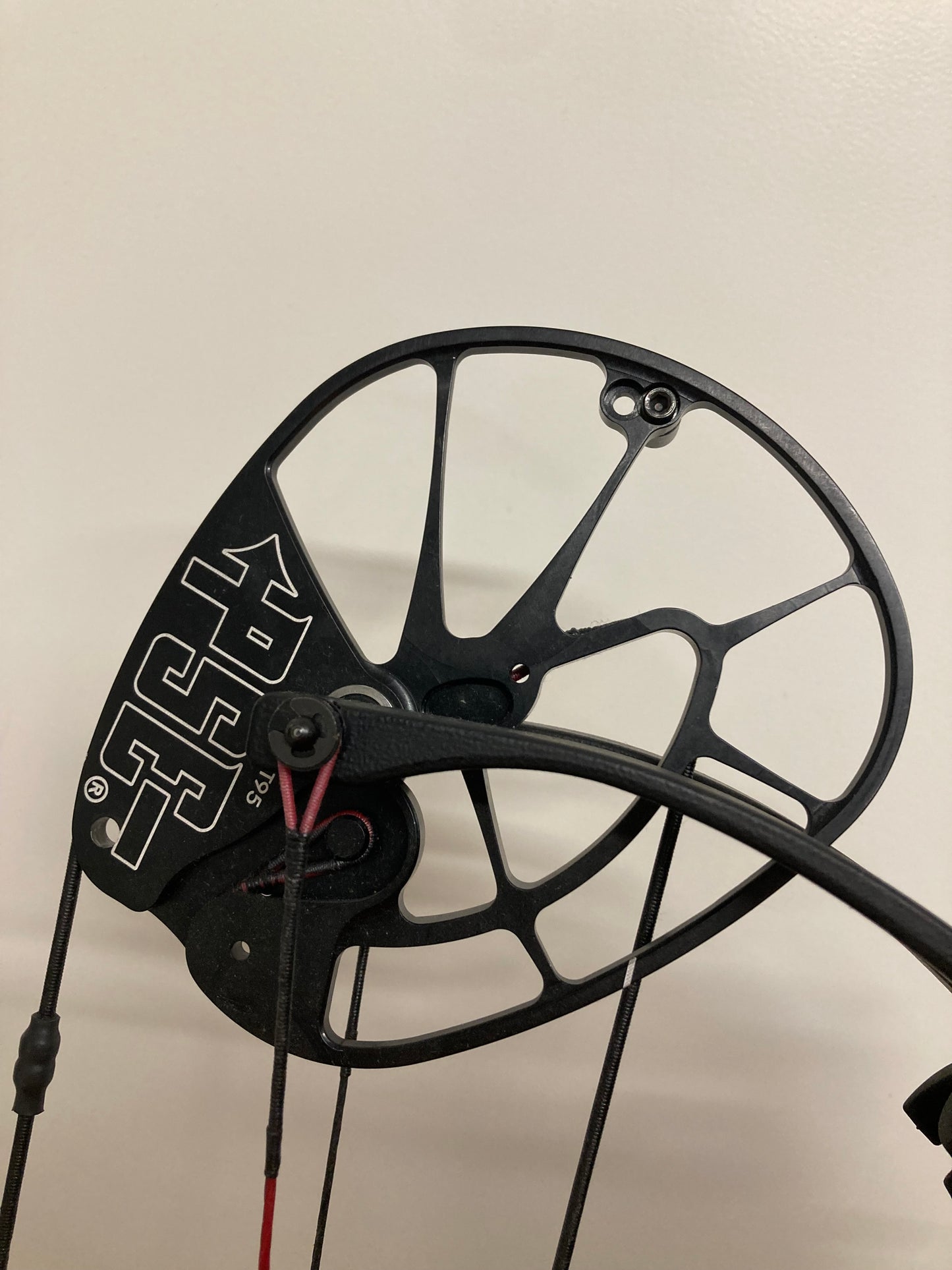 PSE X-Force Omen Pro Compound Bow LH Black 50-60 lbs - Show Model