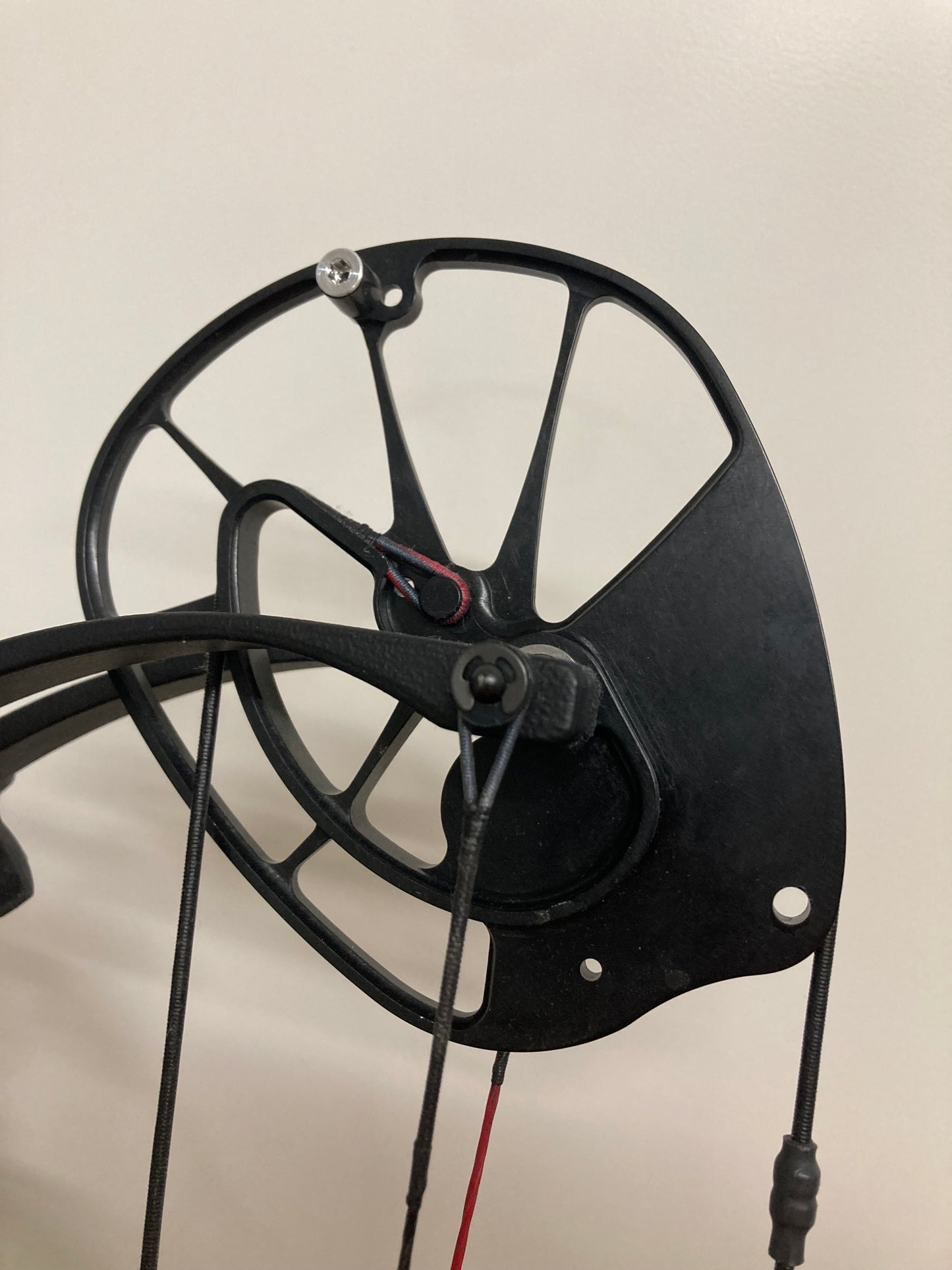 PSE X-Force Omen Pro Compound Bow LH Black 50-60 lbs - Show Model