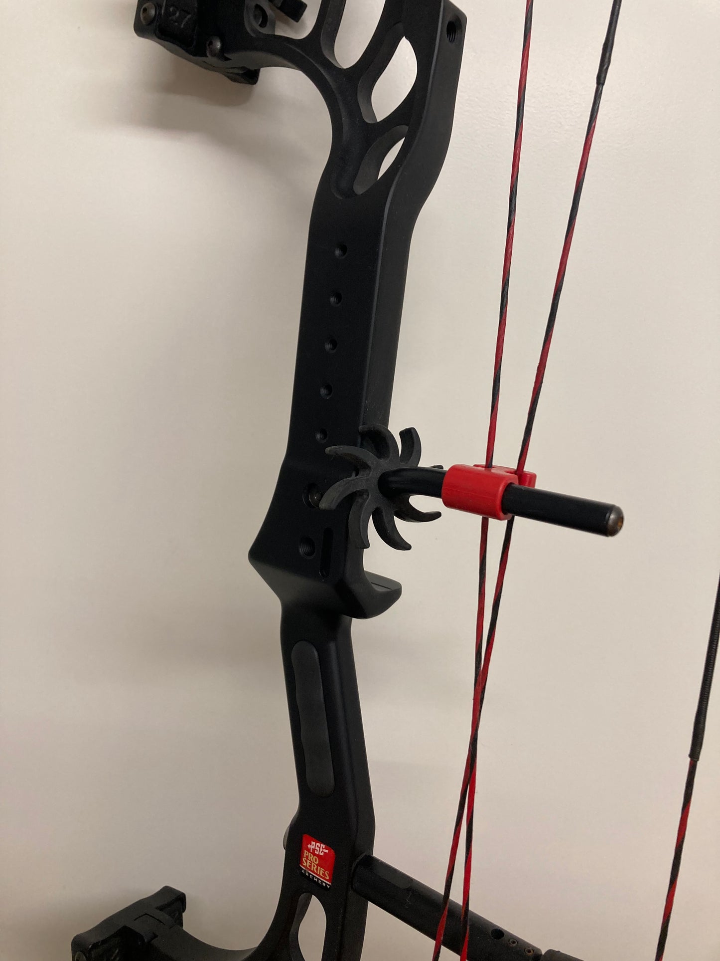 PSE X-Force Omen Pro Compound Bow LH Black 50-60 lbs - Show Model