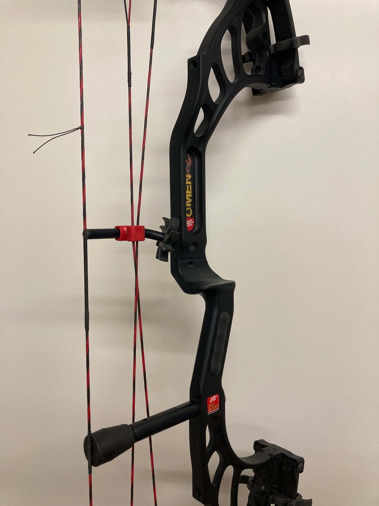 PSE X-Force Omen Pro Compound Bow LH Black 50-60 lbs - Show Model