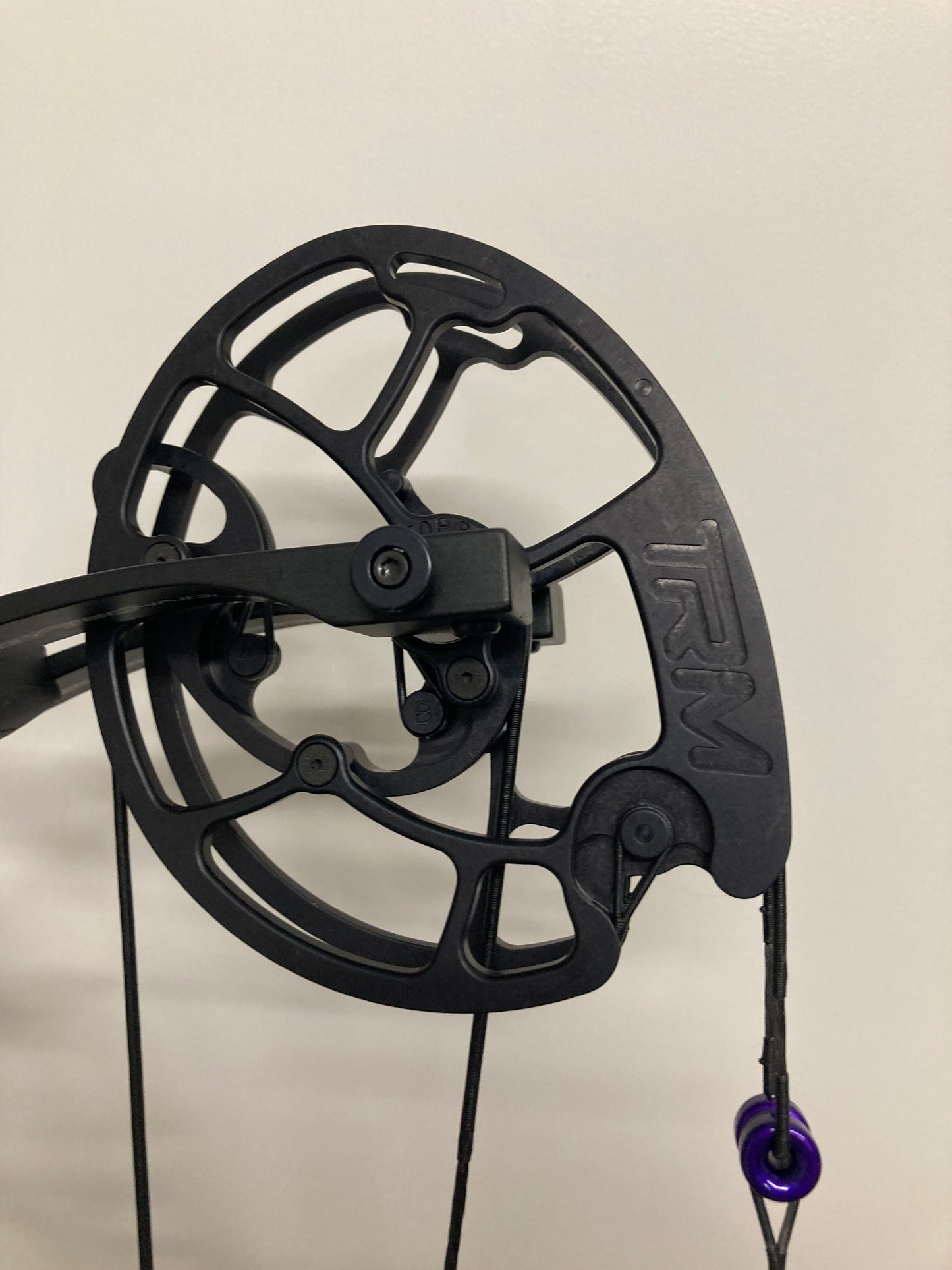 Prime CT9 Compound Bow RH Purple 50-60 lbs - NEW