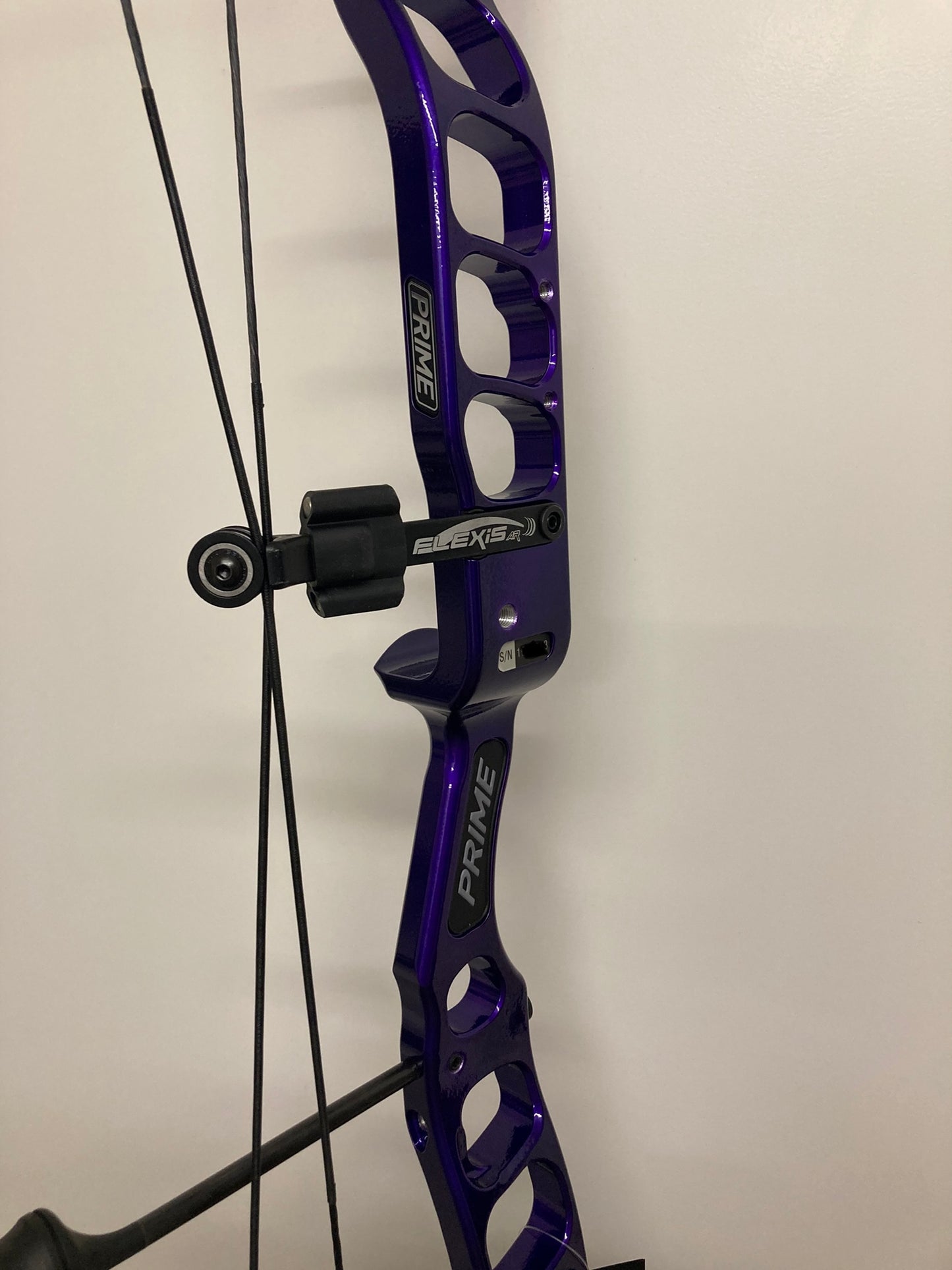 Prime CT9 Compound Bow RH Purple 50-60 lbs - NEW
