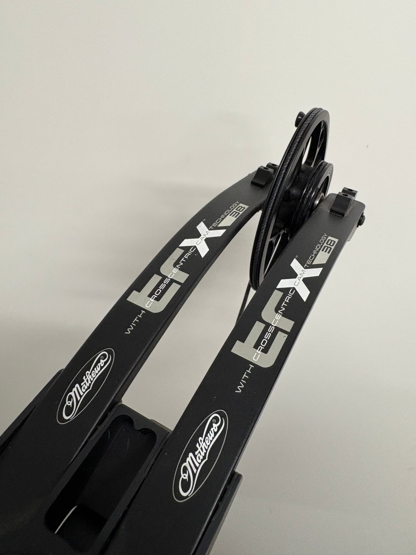 Mathews TRX 38 Compound Bow RH Black 50-60 lbs - Used