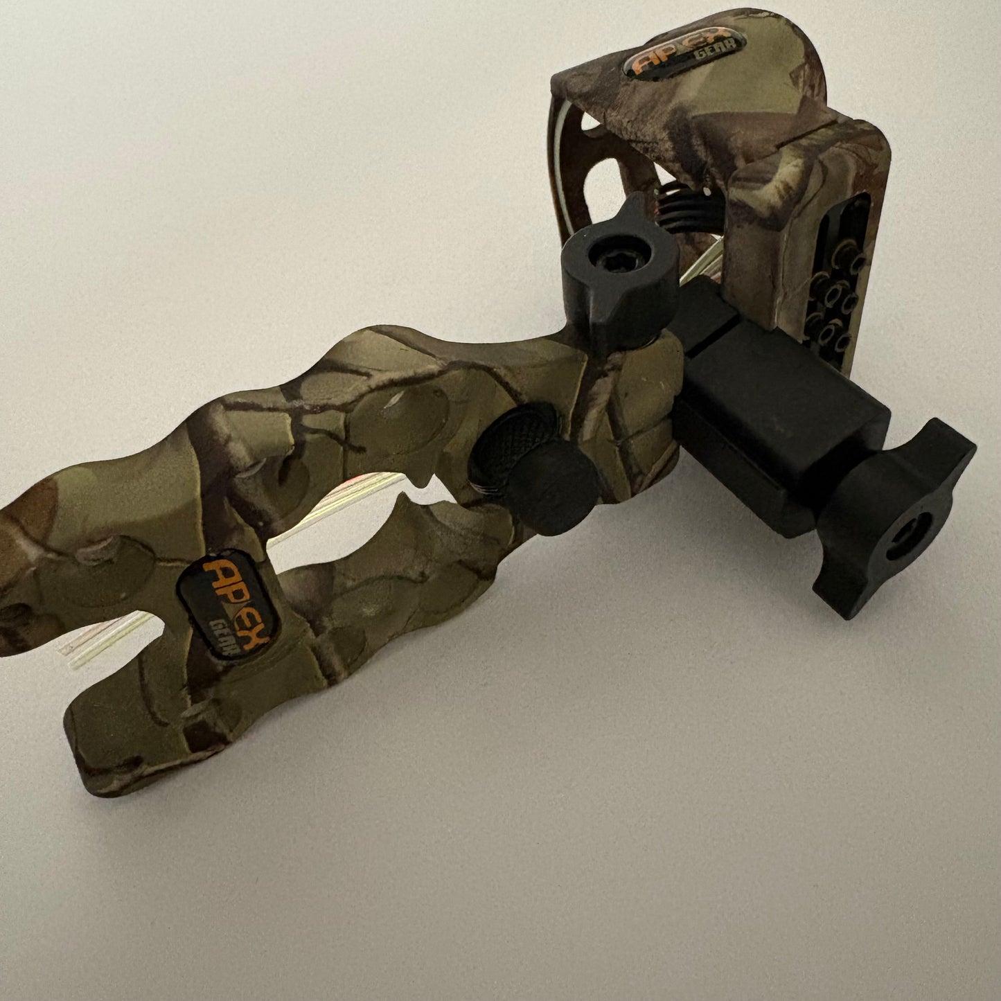 Apex Gear Accu Strike Pro 5-pin Sight RH Camo - NEW (#381)