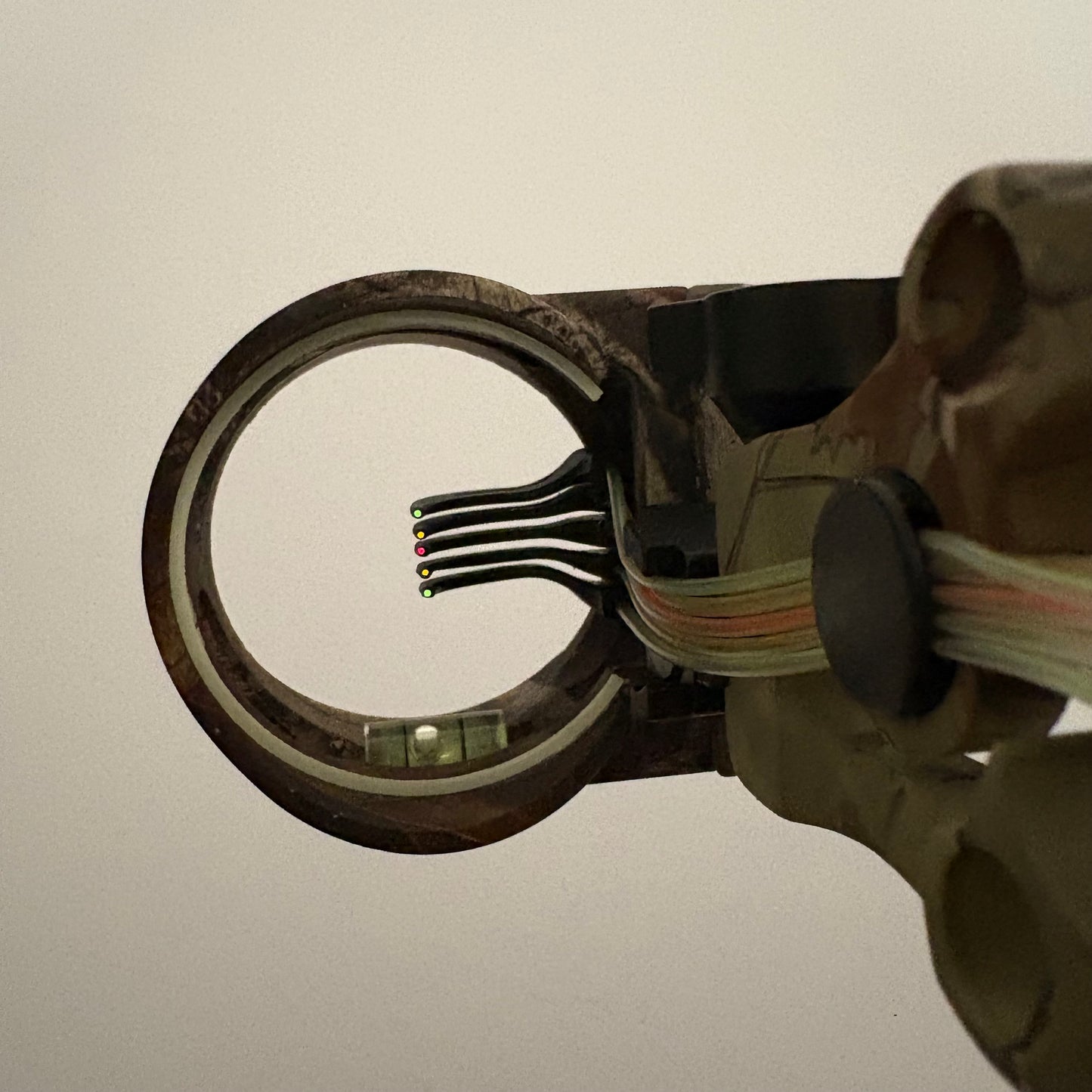 Apex Gear Accu Strike Pro 5-pin Sight RH Camo - NEW (#381)