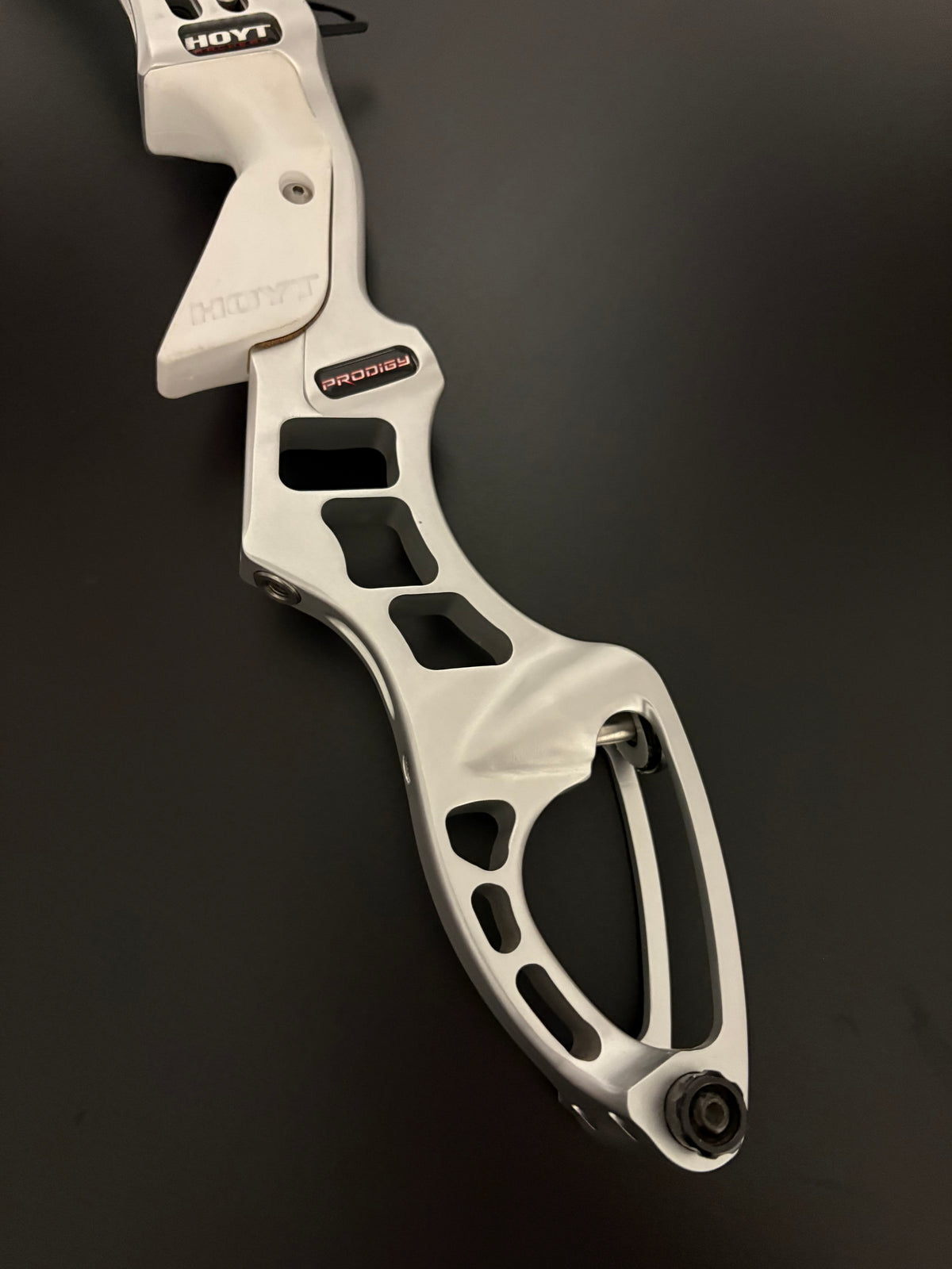Hoyt Riser Prodigy Formula RH Silver 25'' - Used