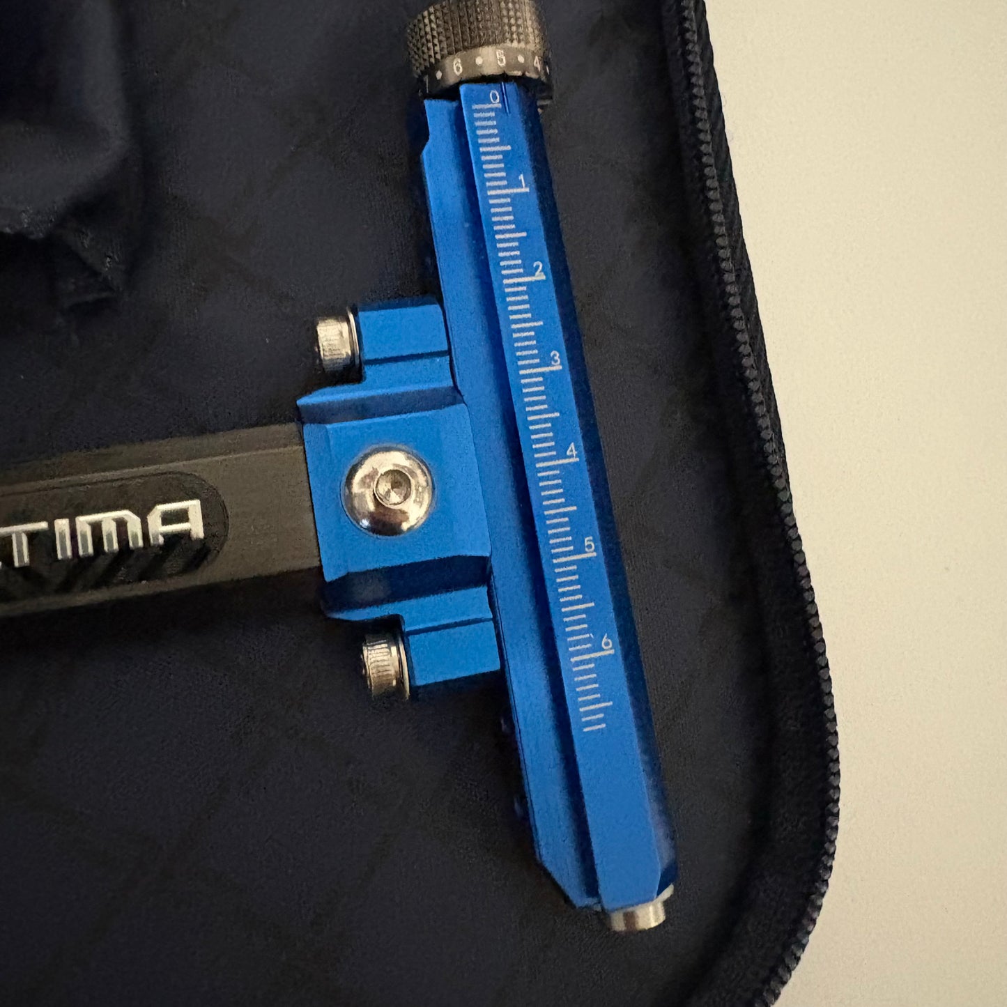 Shibuya Ultima CPX II Compound Sight RH Blue 9'' - Used