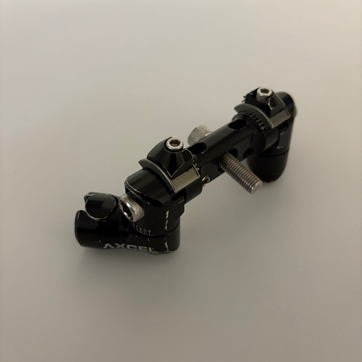 Axcel TriLock Double QD V-bar - Used (#OR116)