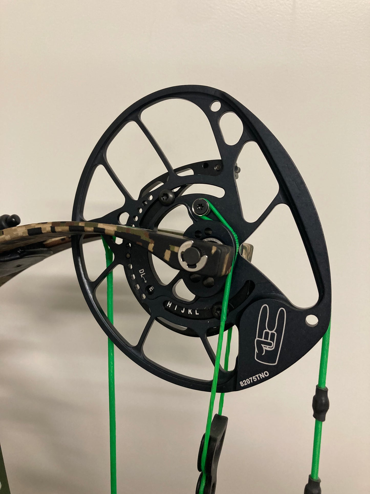 PSE Nock On Evo NTN 33 Compound Bow RH Green 60-70 lbs - Show Model