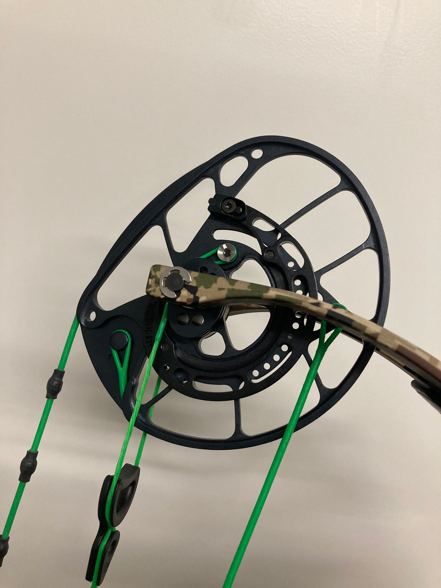 PSE Nock On Evo NTN 33 Compound Bow RH Green 60-70 lbs - Show Model