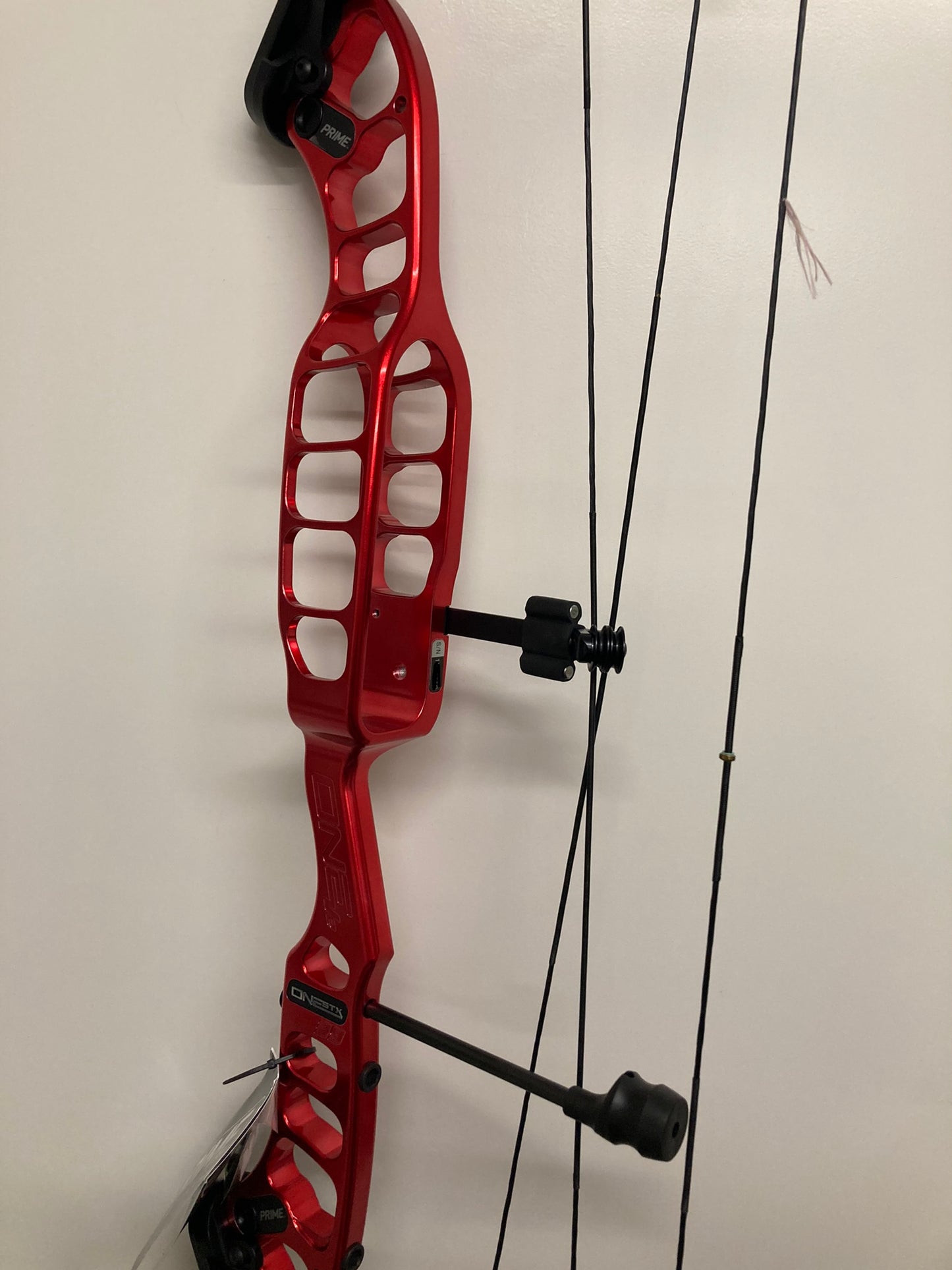 Prime STX 39 V2 Compound Bow RH Red 50-60 lbs PCS #B - NEW (#1.1)