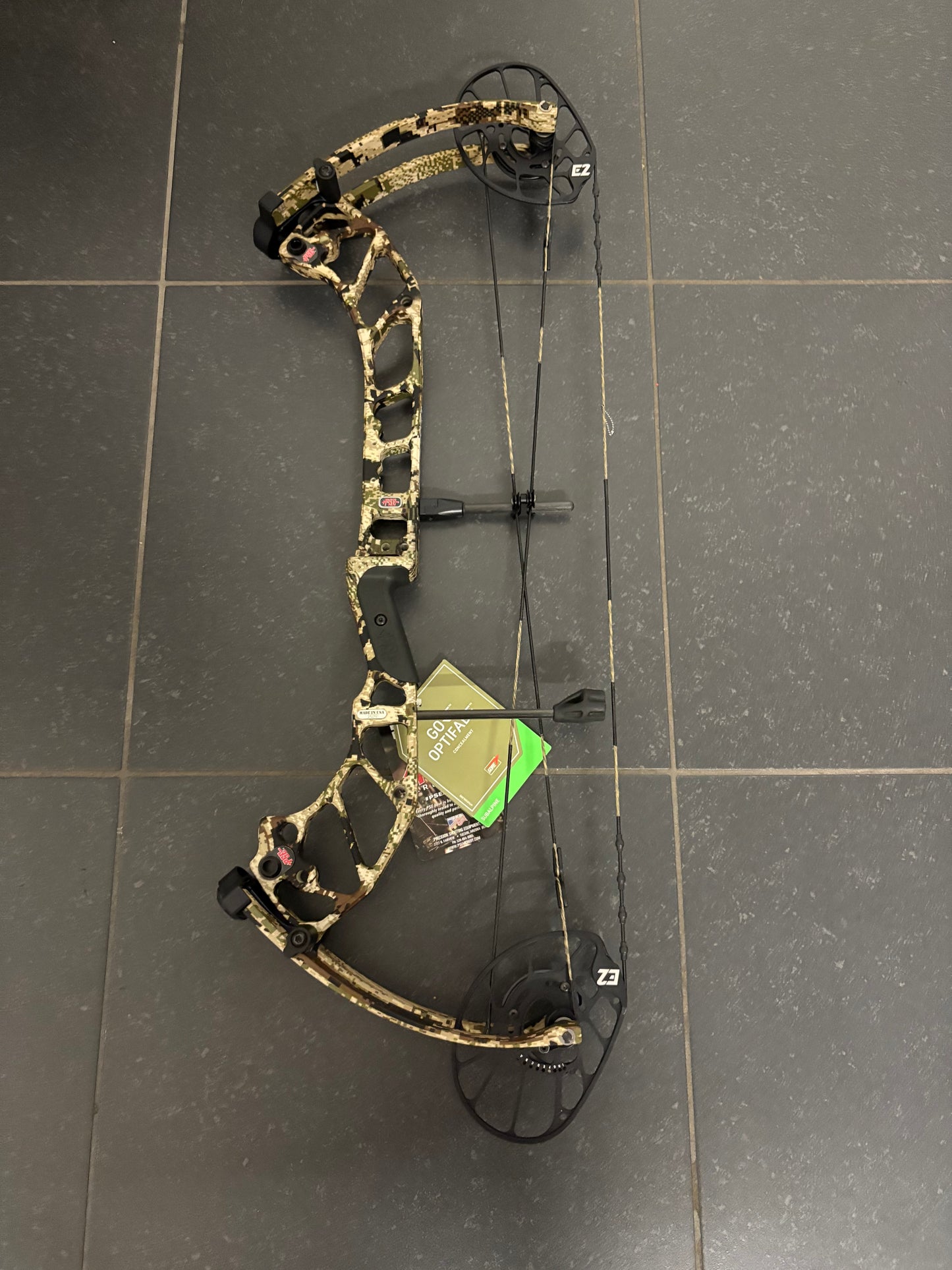 PSE Evo XF 30 E2 Compound Bow RH Optifade Subalpine 60-70 lbs - Show Model