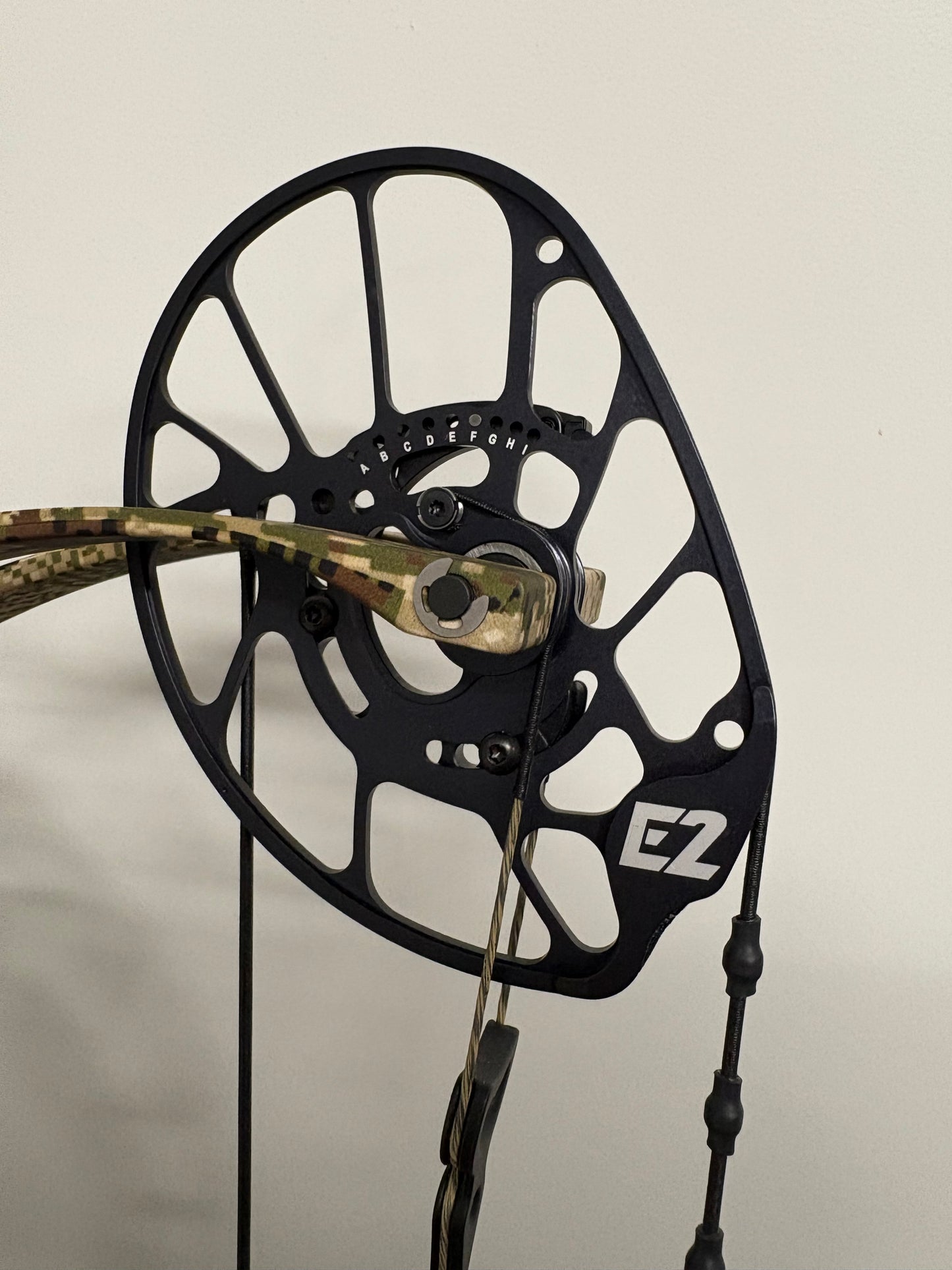 PSE Evo XF 30 E2 Compound Bow RH Optifade Subalpine 60-70 lbs - Show Model