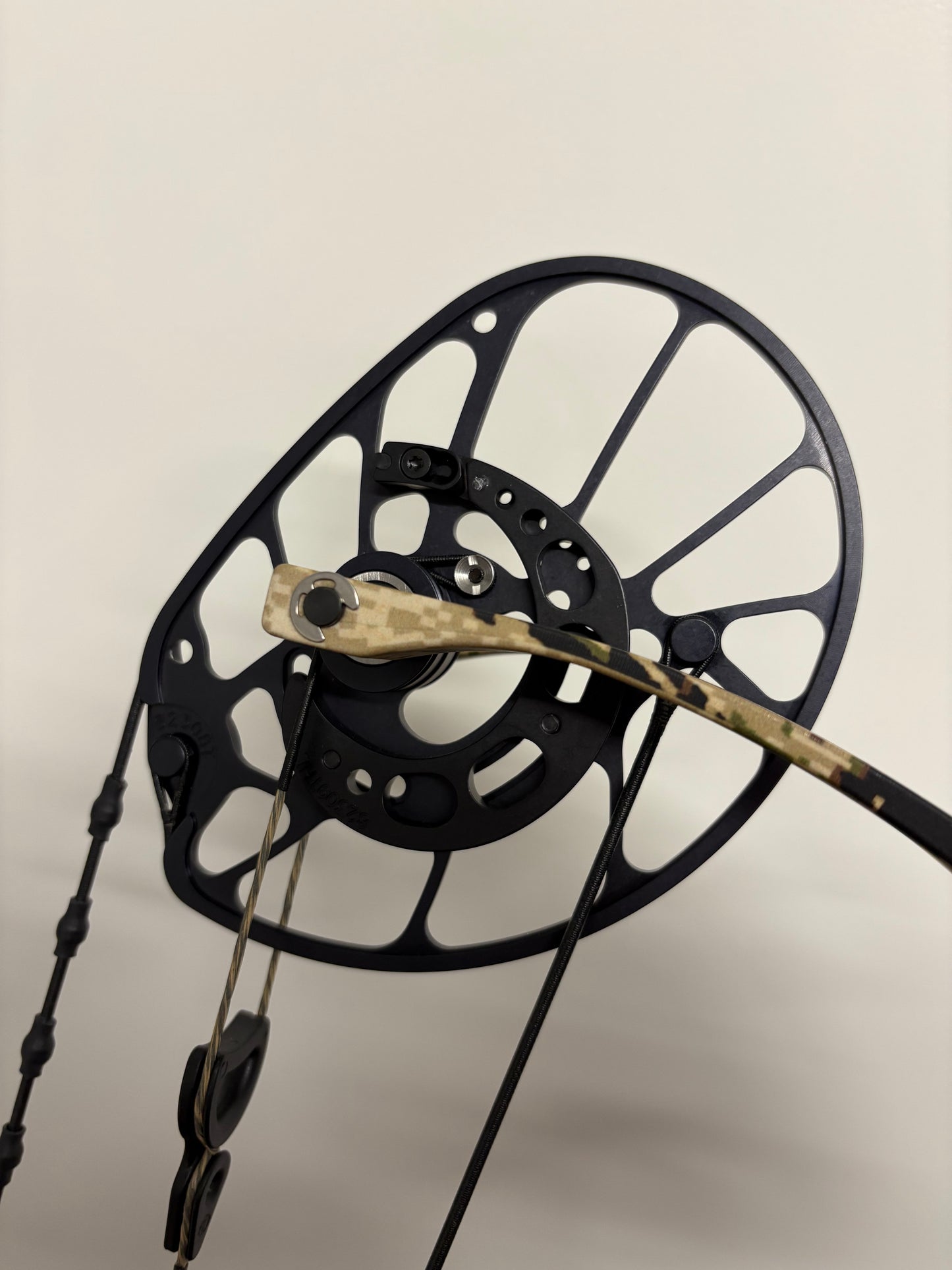 PSE Evo XF 30 E2 Compound Bow RH Optifade Subalpine 60-70 lbs - Show Model