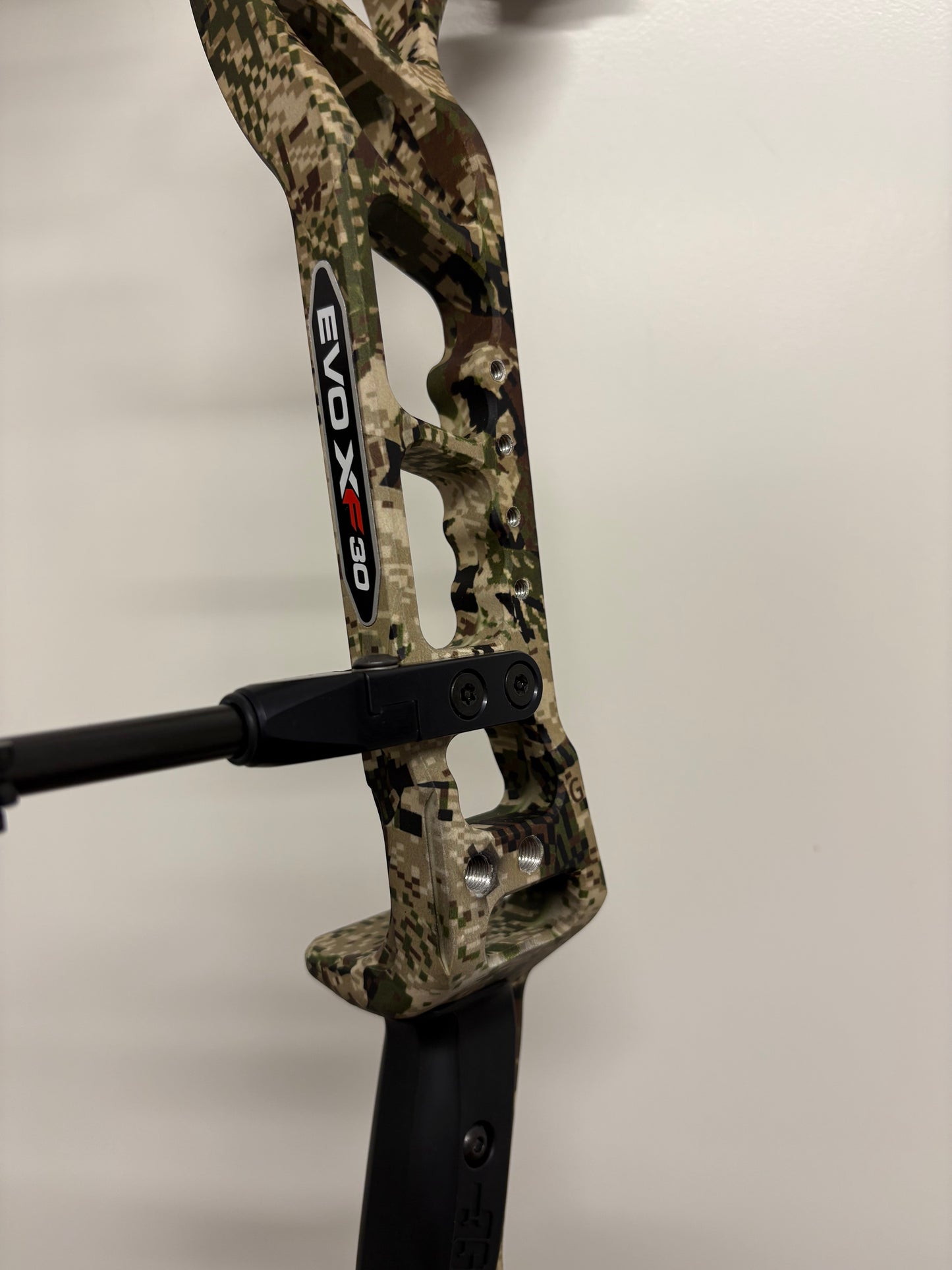 PSE Evo XF 30 E2 Compound Bow RH Optifade Subalpine 60-70 lbs - Show Model