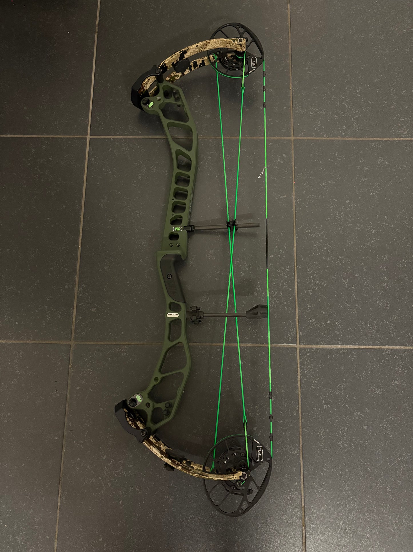 PSE Evo NTN 33 Compound Bow RH Green 50-60 lbs - Show Model