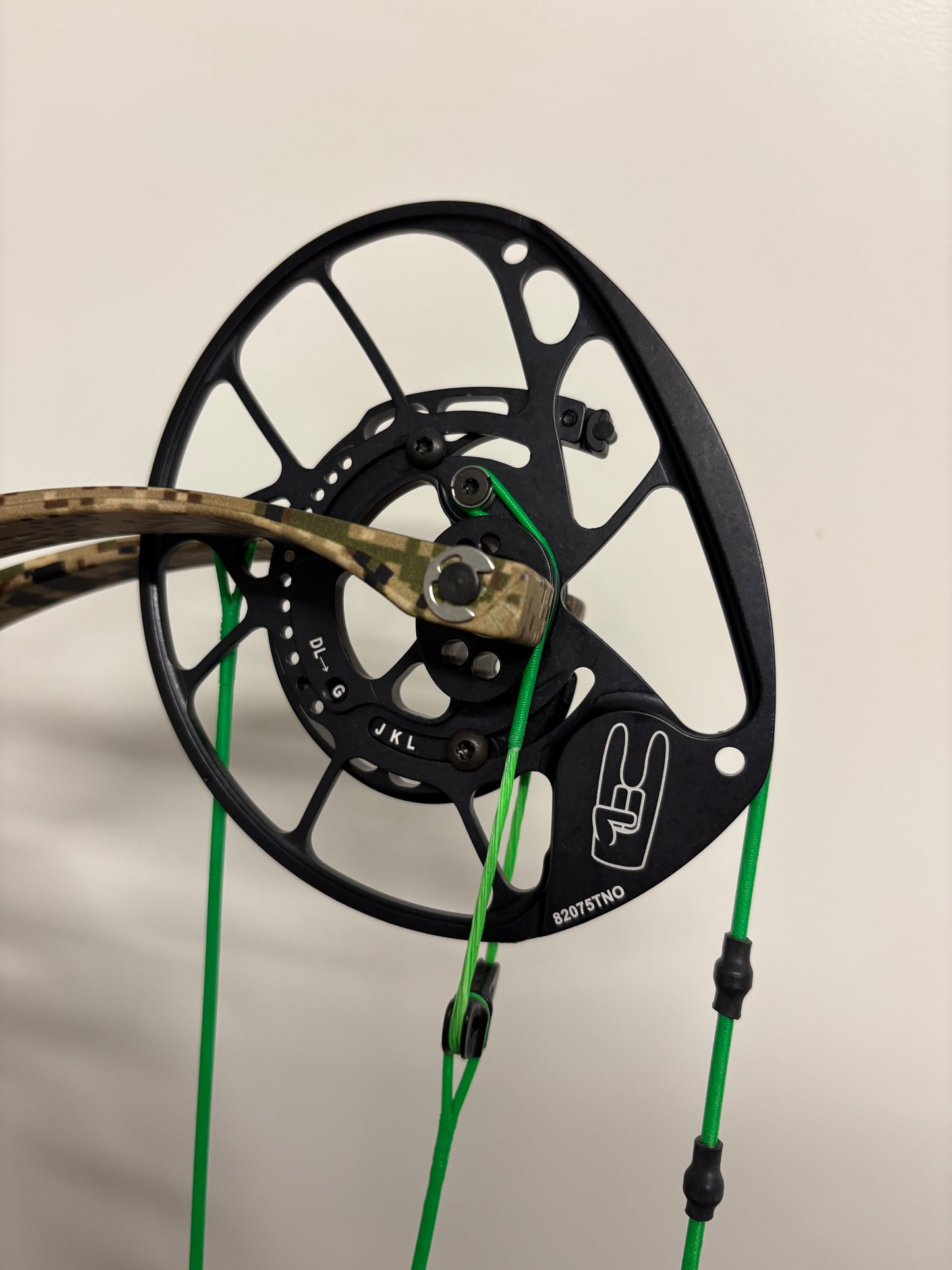 PSE Evo NTN 33 Compound Bow RH Green 50-60 lbs - Show Model