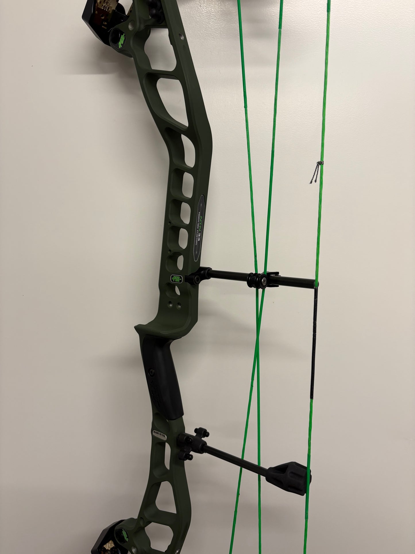 PSE Evo NTN 33 Compound Bow RH Green 50-60 lbs - Show Model