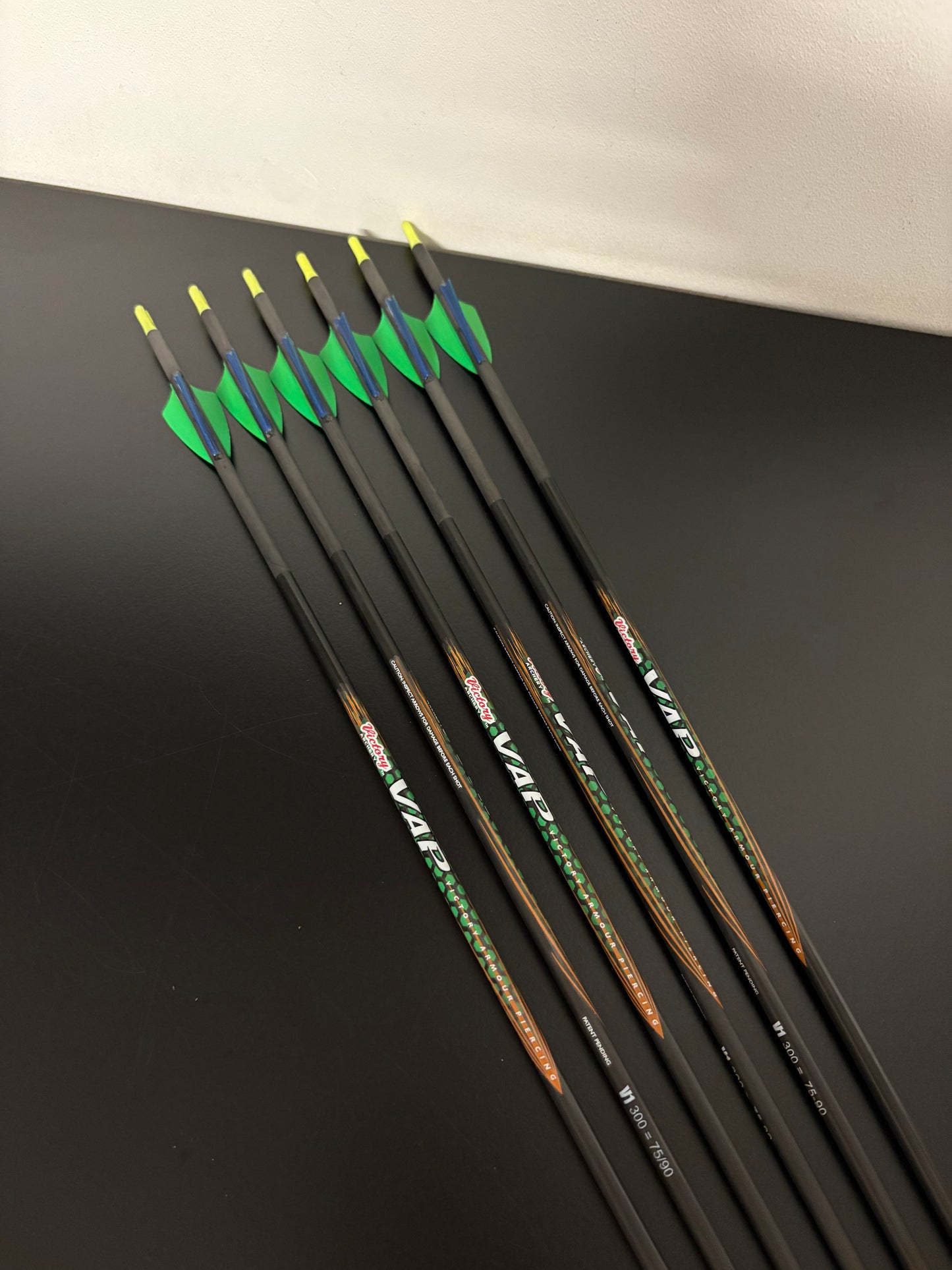 Victory VAP .166 V1 Carbon Arrows 6 pcs / Spine 300 / 30.5 inch - NEW