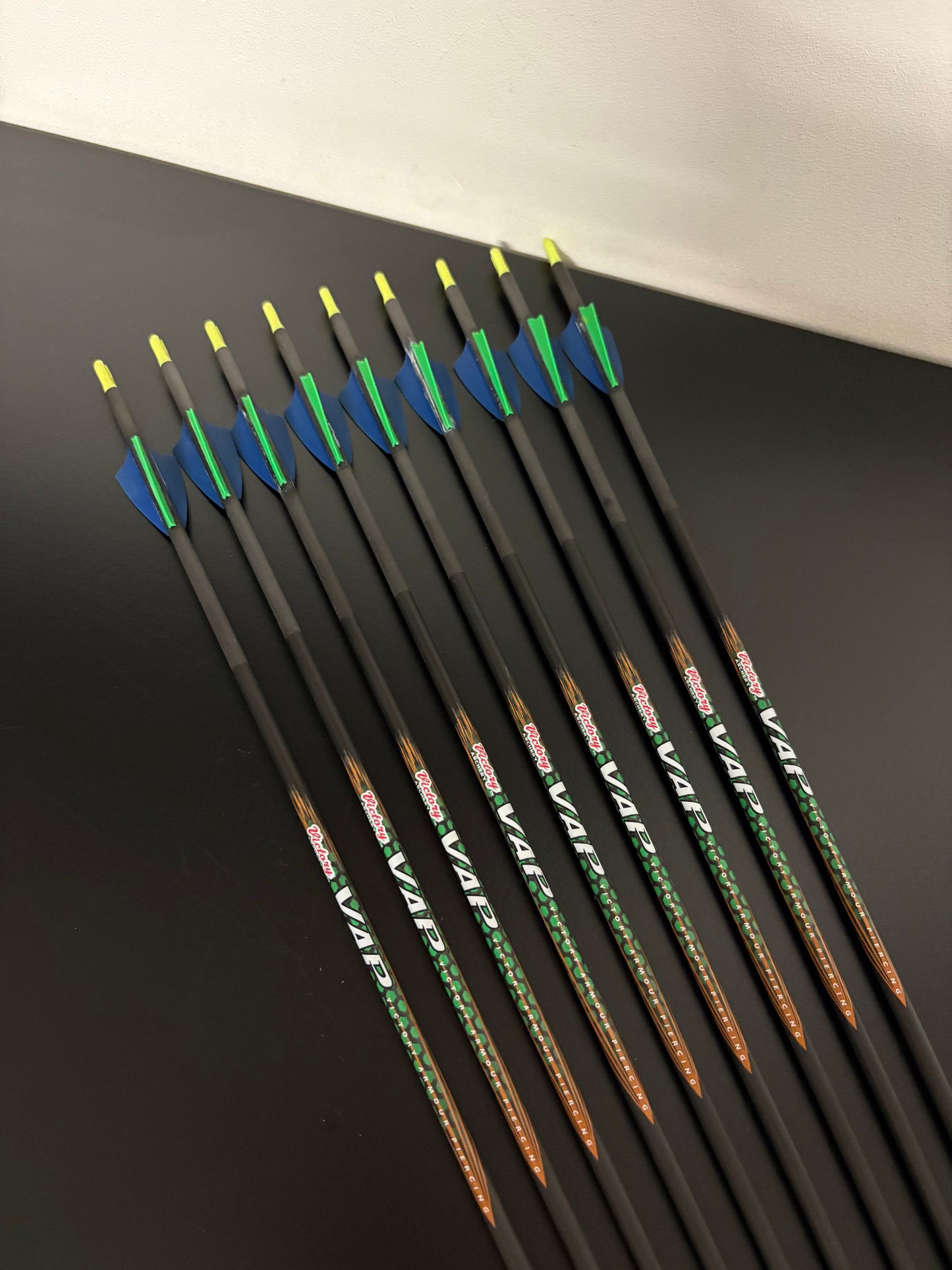 Victory VAP .166 V3 Carbon Arrows 9 pcs / Spine 300 / 30.5 inch - NEW