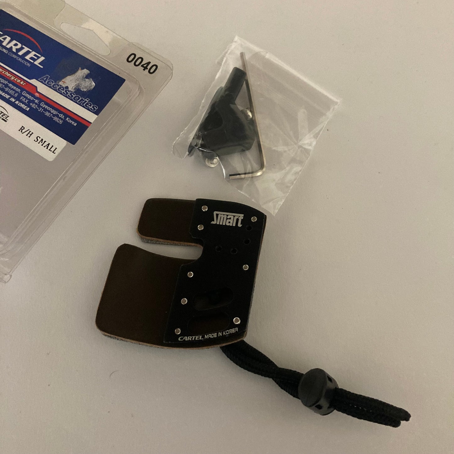 Cartel Smart Cordovan Recurve Finger Tab RH/LH - NEW (#39-40)