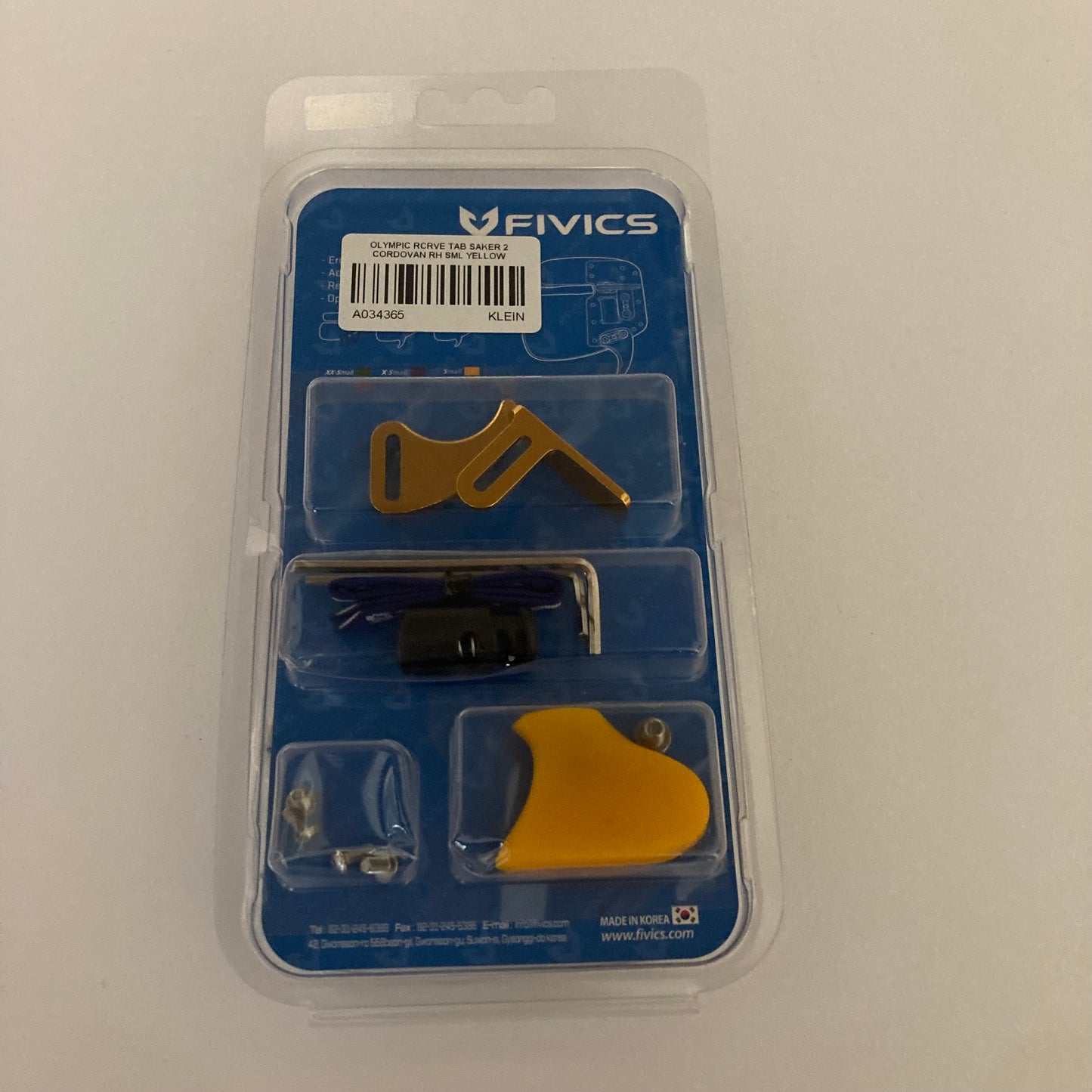 Fivics Saker 2 Recurve Finger Tab RH S/M - NEW (#34-69)