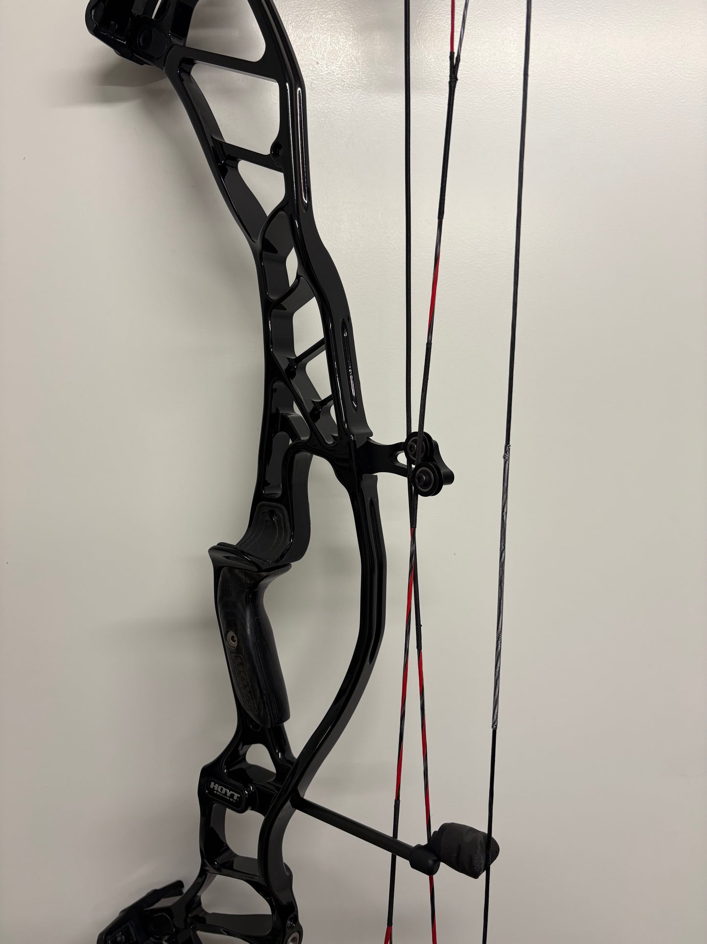 Hoyt Double XL Compound Bow RH Jet Black 50-60 lbs - Used